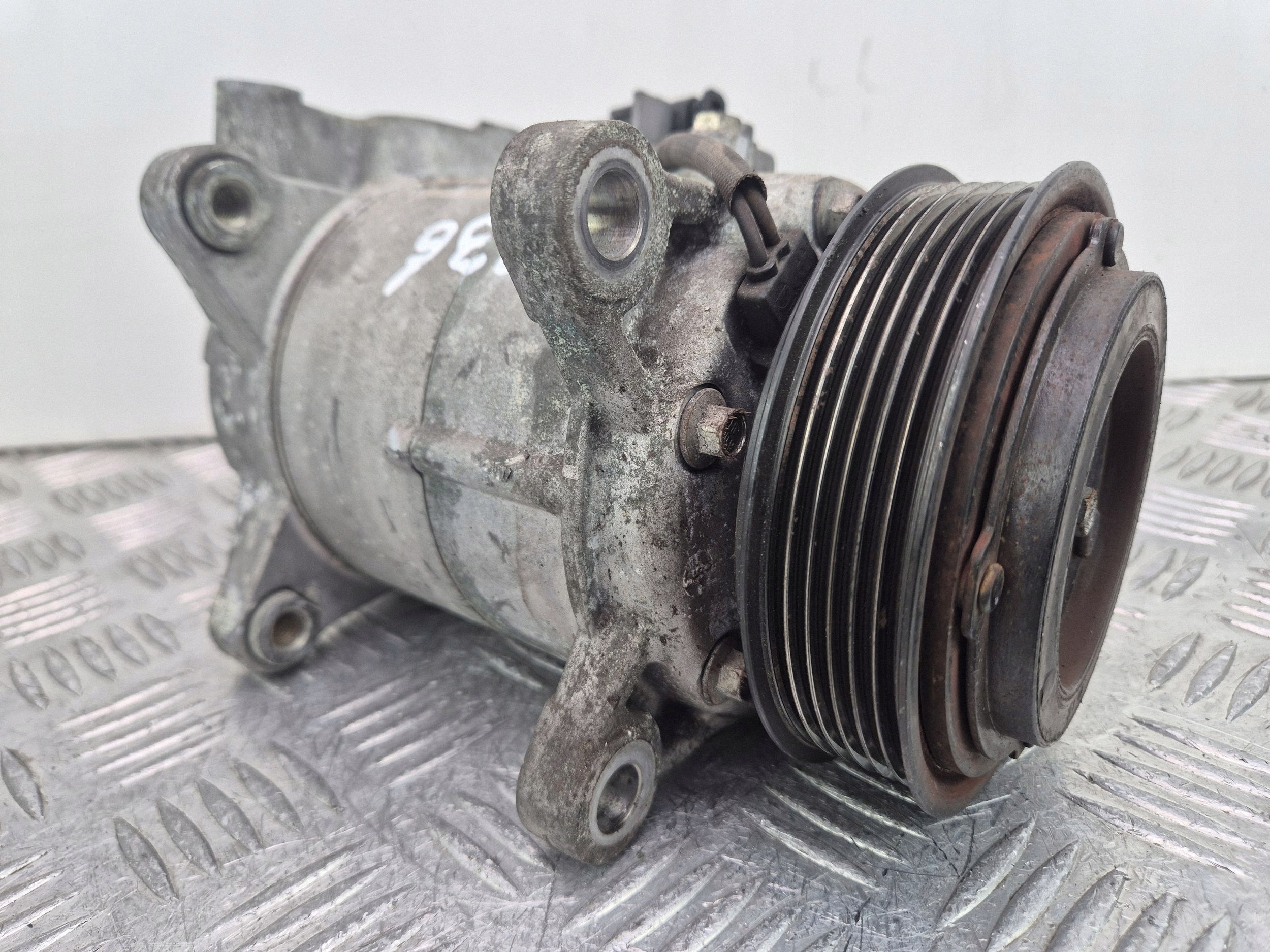 BMW 2 F46 218d klimakompressor 9295050 B47C20A