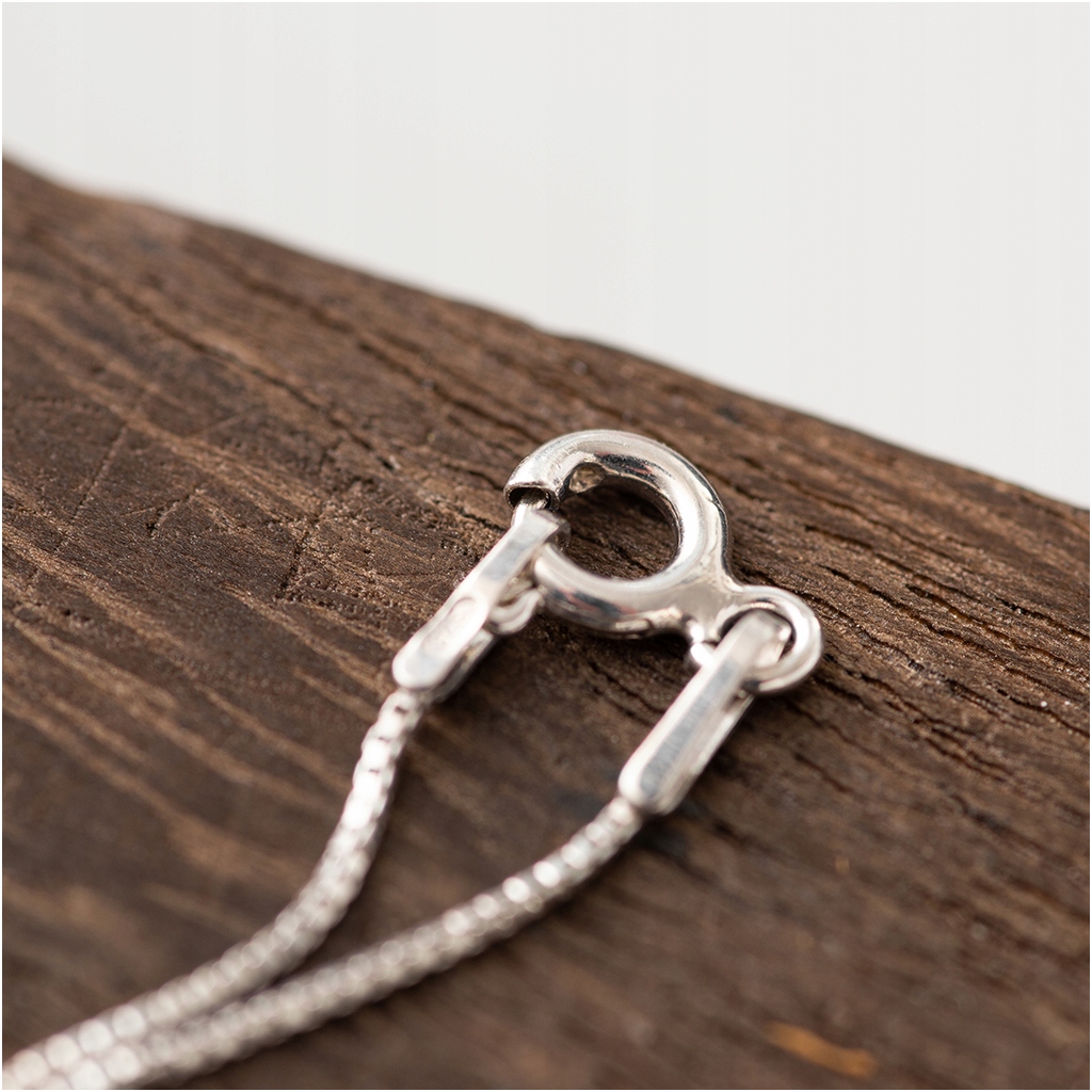 Pamiątka Komunii Świętej MEDALIK KOMUNIJNY Srebrny łańcuszek Materiał Srebro