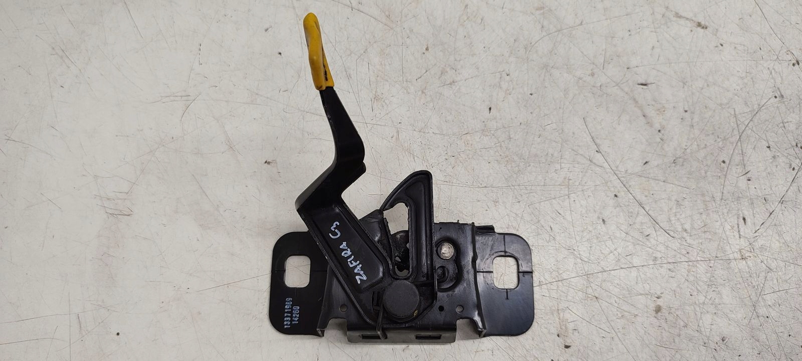 lock rygiel bonnets Opel Zafira C 1,4T 16V