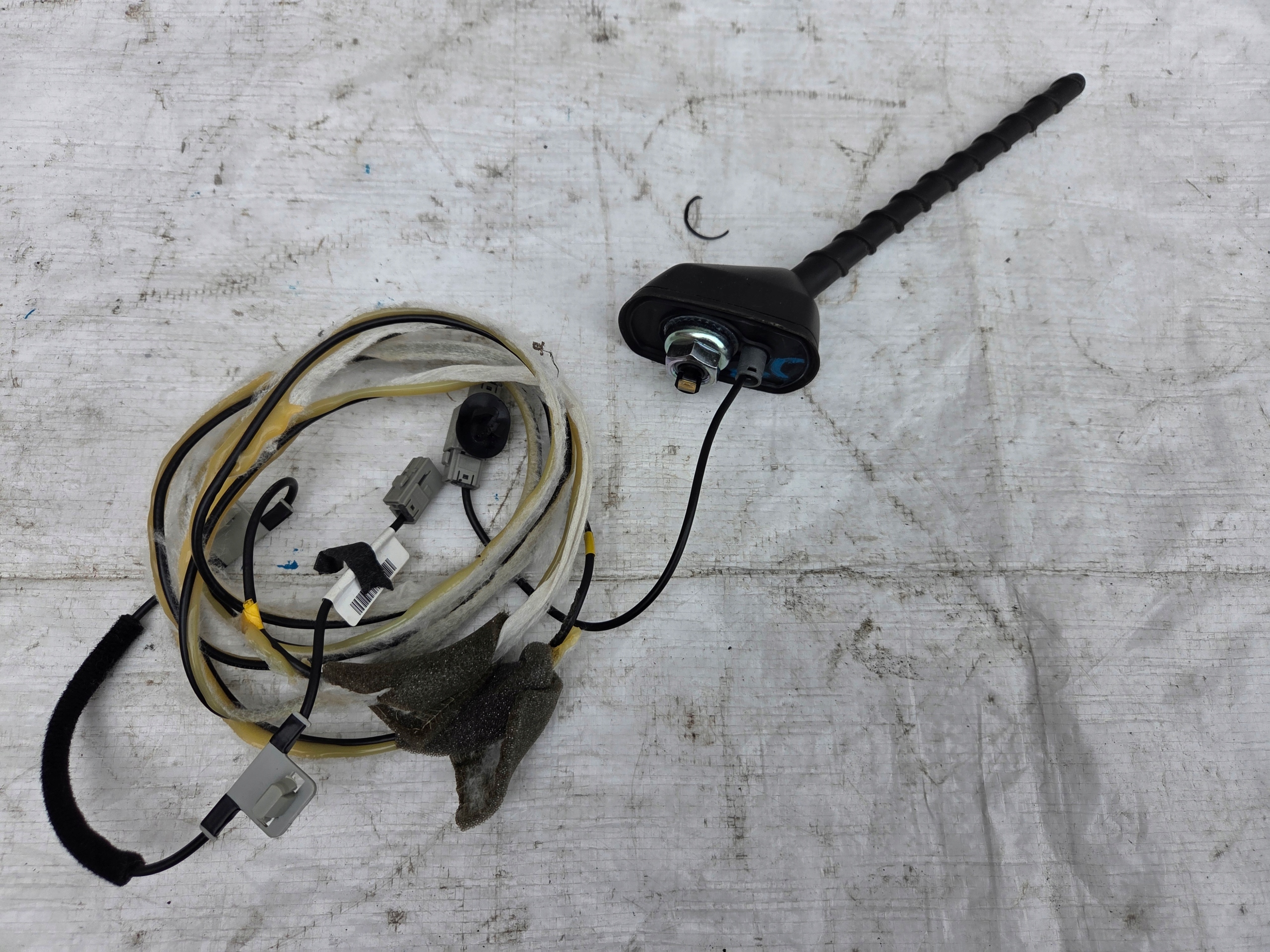 ANTENA DACHOWA KIA CEED II 12-17