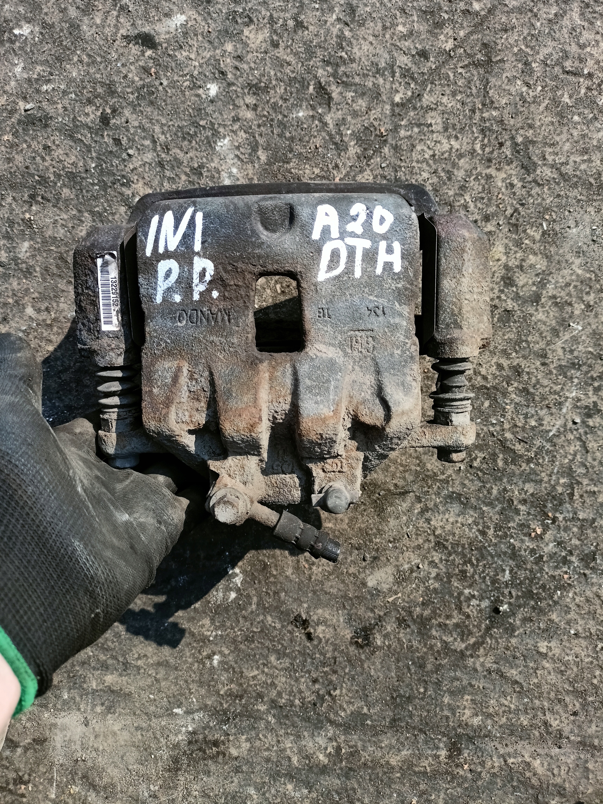 caliper front front right or left OPEL INSIGNIA