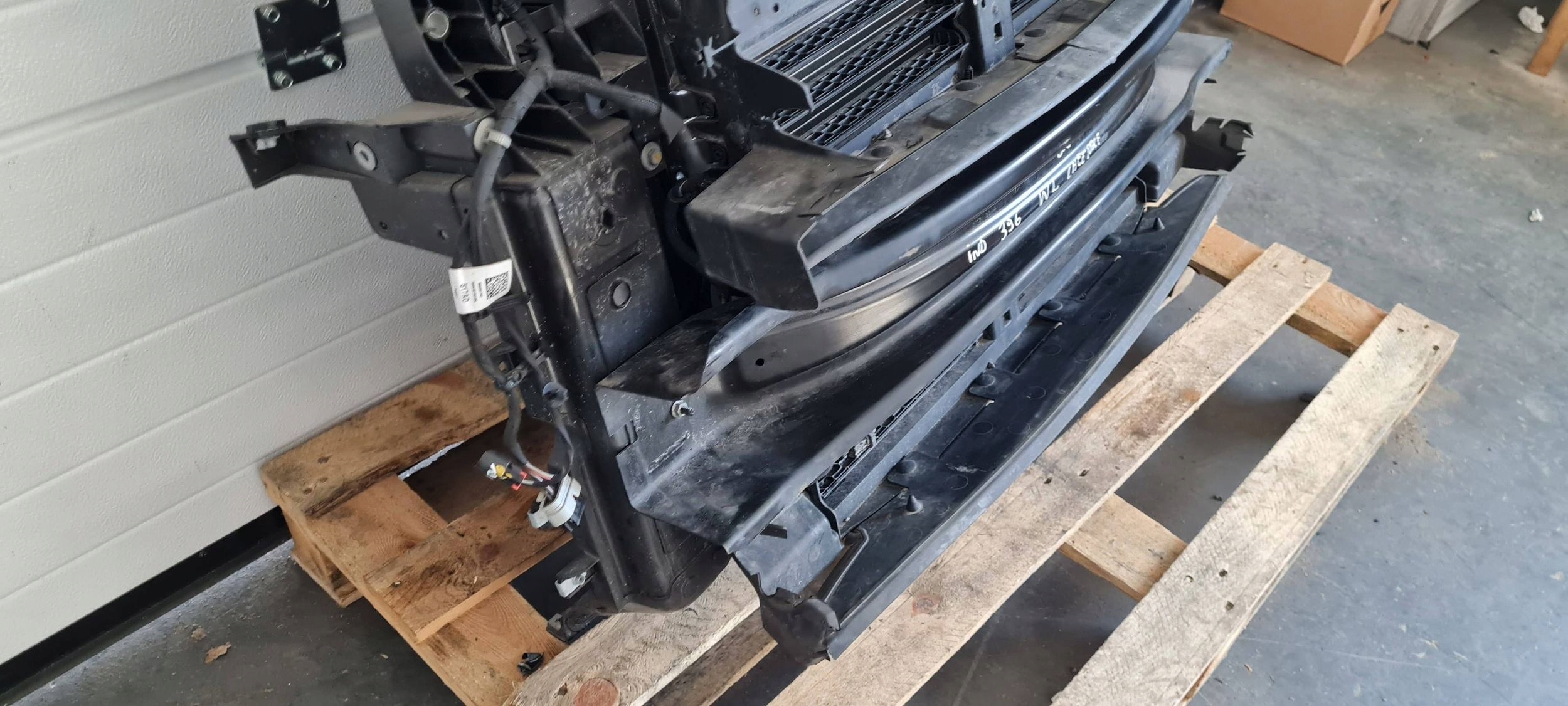 Jeep Grand Cherokee WL 2022 support panel for radiators pillar radiator 3.6 KOMPLET
