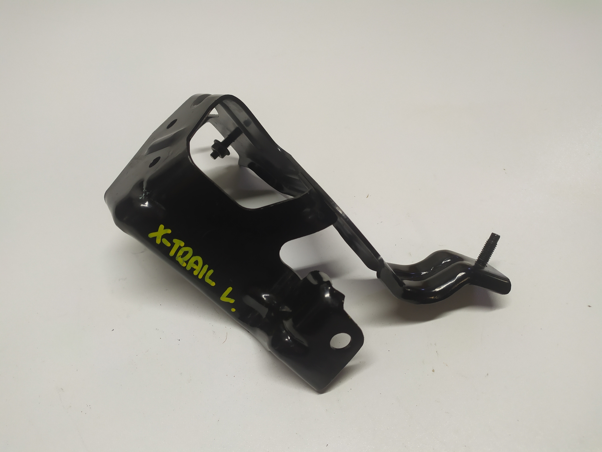 MOCOWANIE UCHWYT PRZEKAŹNIKA ŚWIEC X TRAIL T32 Numer katalogowy części NISSAN X TRAIL T32