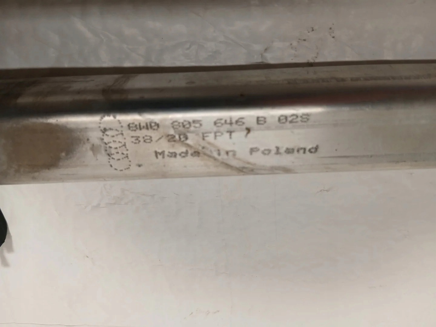 AUDI A4 B9 LIFT příčka podpěra pravá 8W0805646B