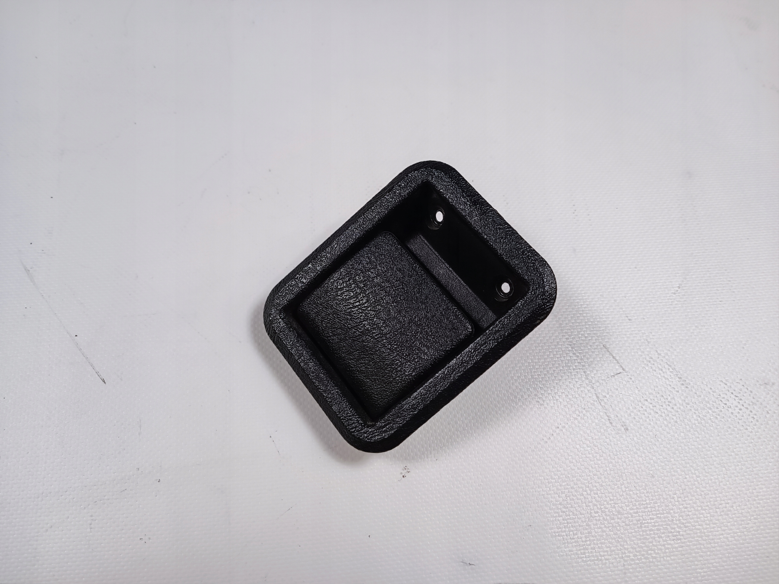 KKM4765 - Держатель капота Chevrolet Corvette C5