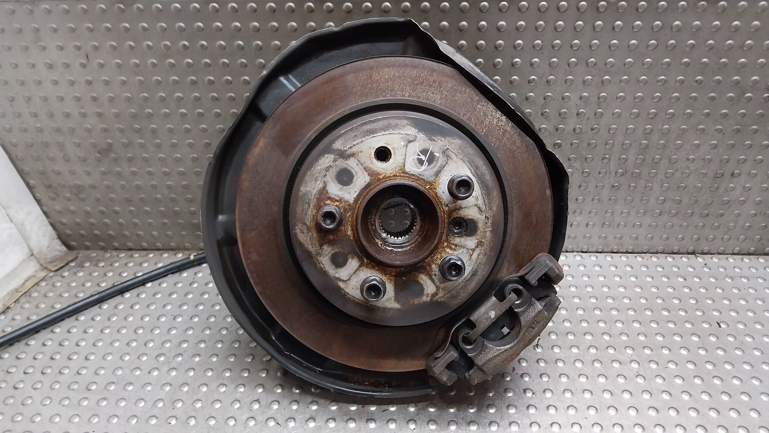 otoč čepu levý záď 6788049 BMW X1 E84