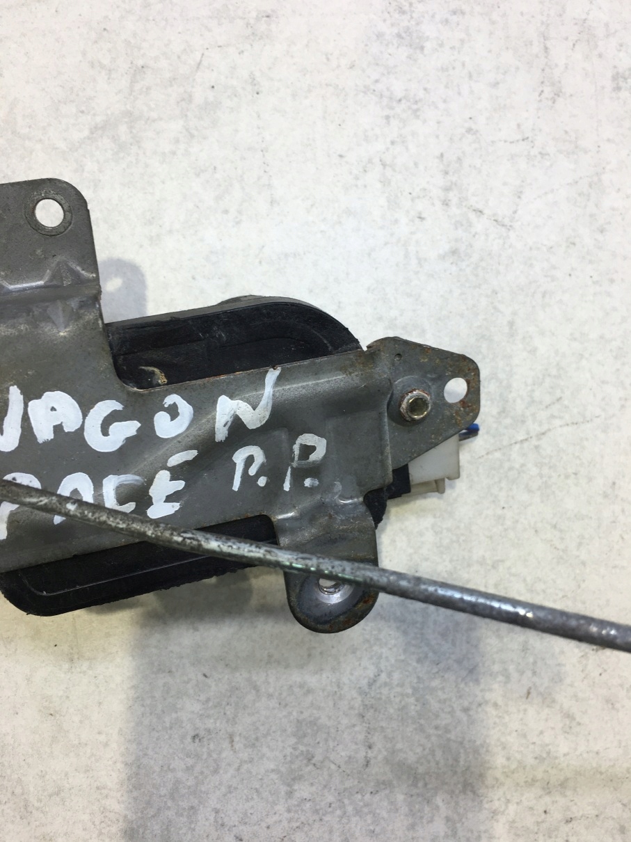 lock door right front SPACE WAGON II MB655572