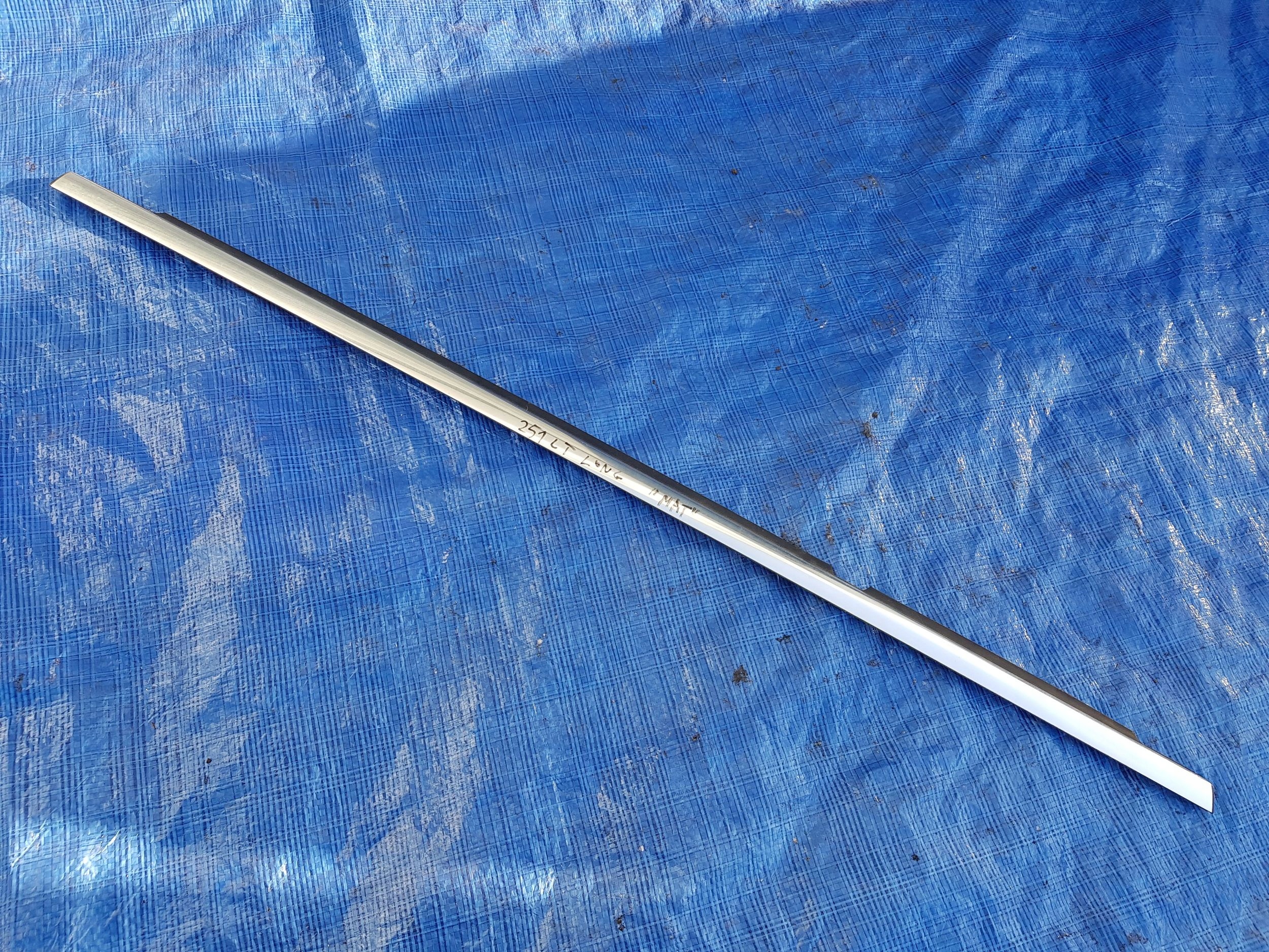 moulding door left rear part dust CHROM MERCEDES W251 LONG