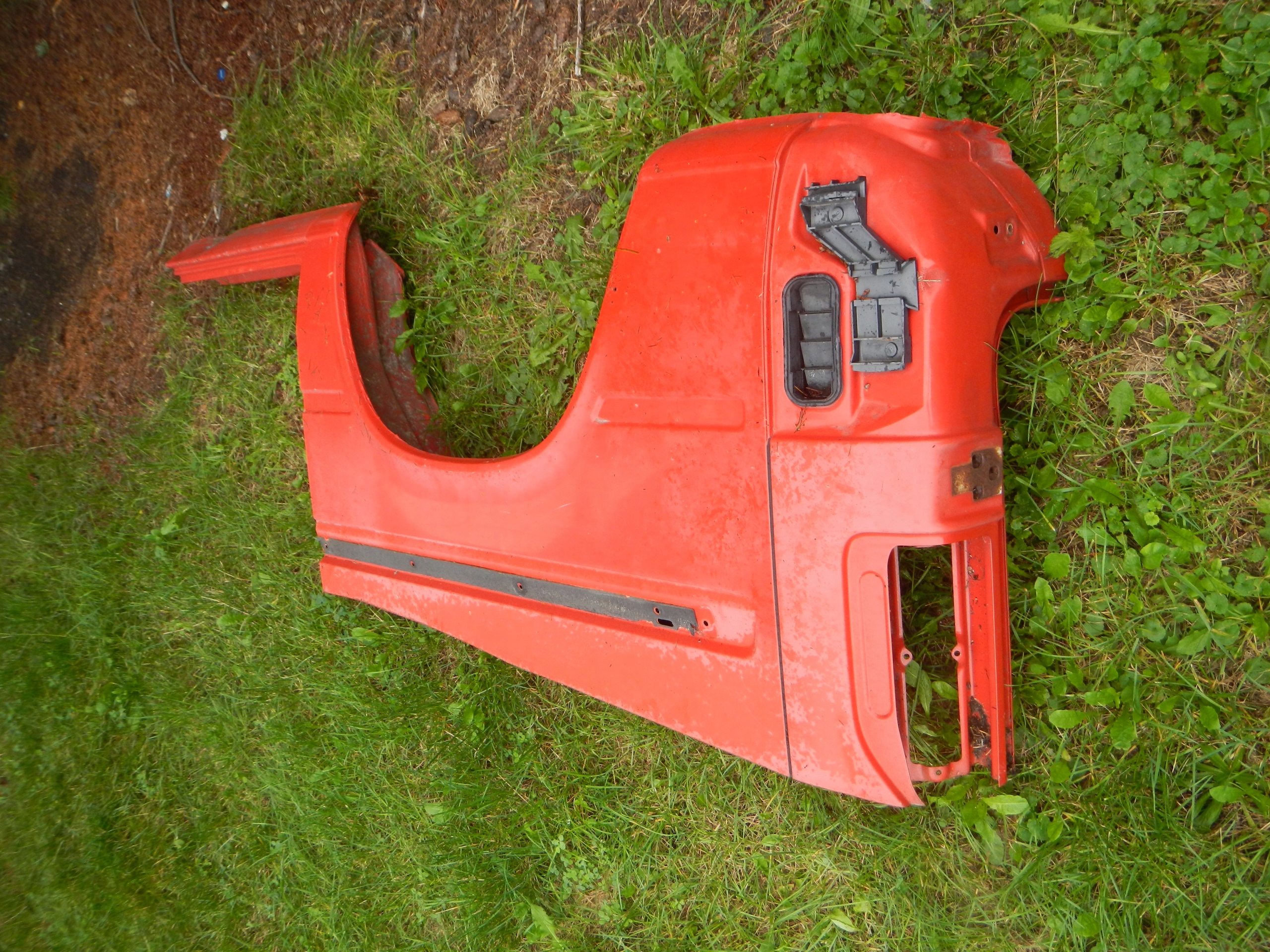 ЧЕТВЕРТЬ ПОРОГ СТОЙКИ ПРАВАЯ СТОРОНА VW LT35 SPRINTER