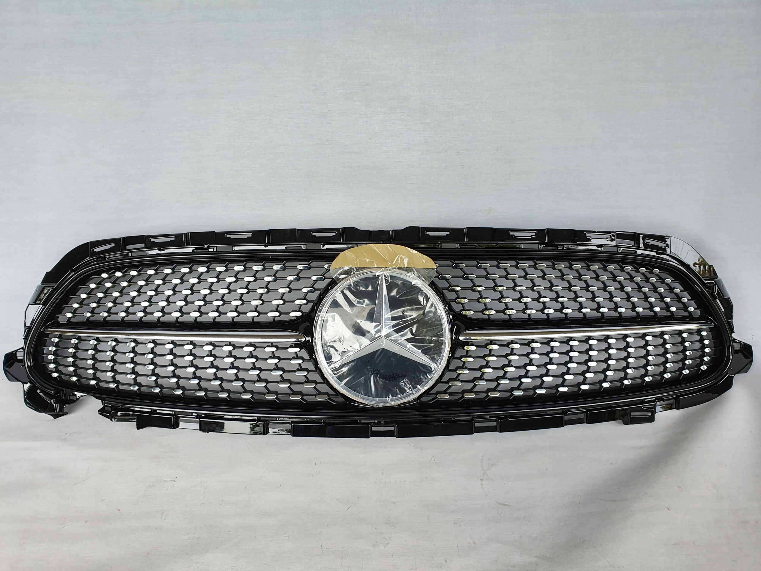 MERCEDES 238 COUPE LIFT ATRAPA AMG DIAMOND