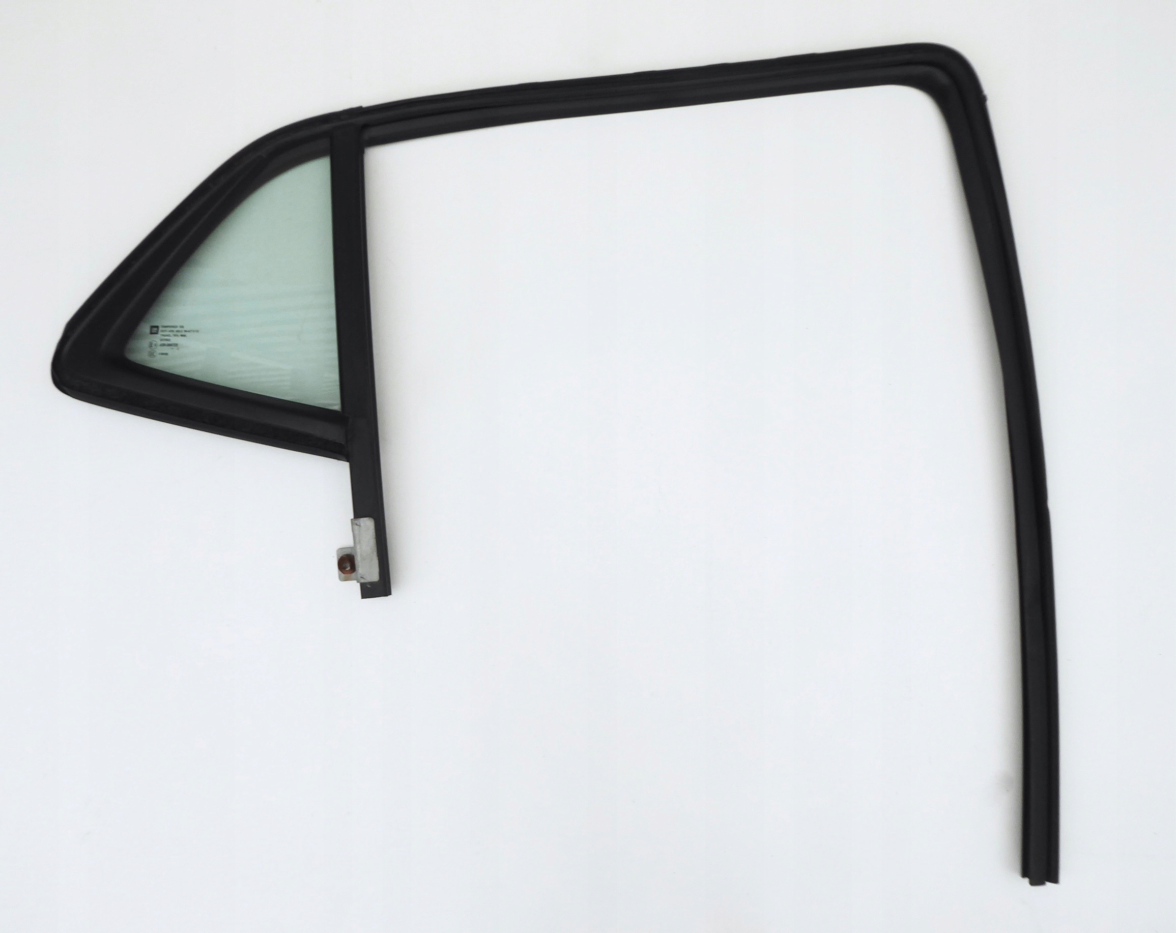 СТЕКЛО УПЛОТНИТЕЛЬ ДВЕРИ ПРАВЫЙ ЗАДНИЙ 2012 OPEL MOKKA