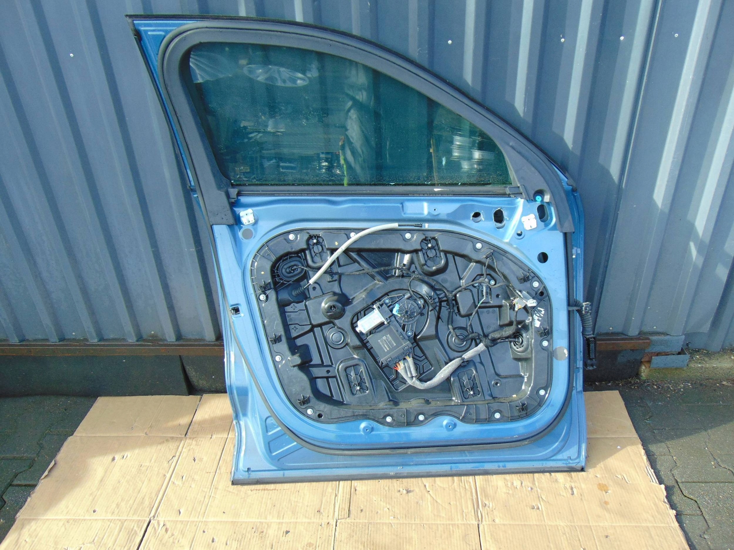 Volvo XC40 DRZWI PRZEDNIE LEWE LEWY PRZÓD KOLOR 734 Typ samochodu 4x4/SUV