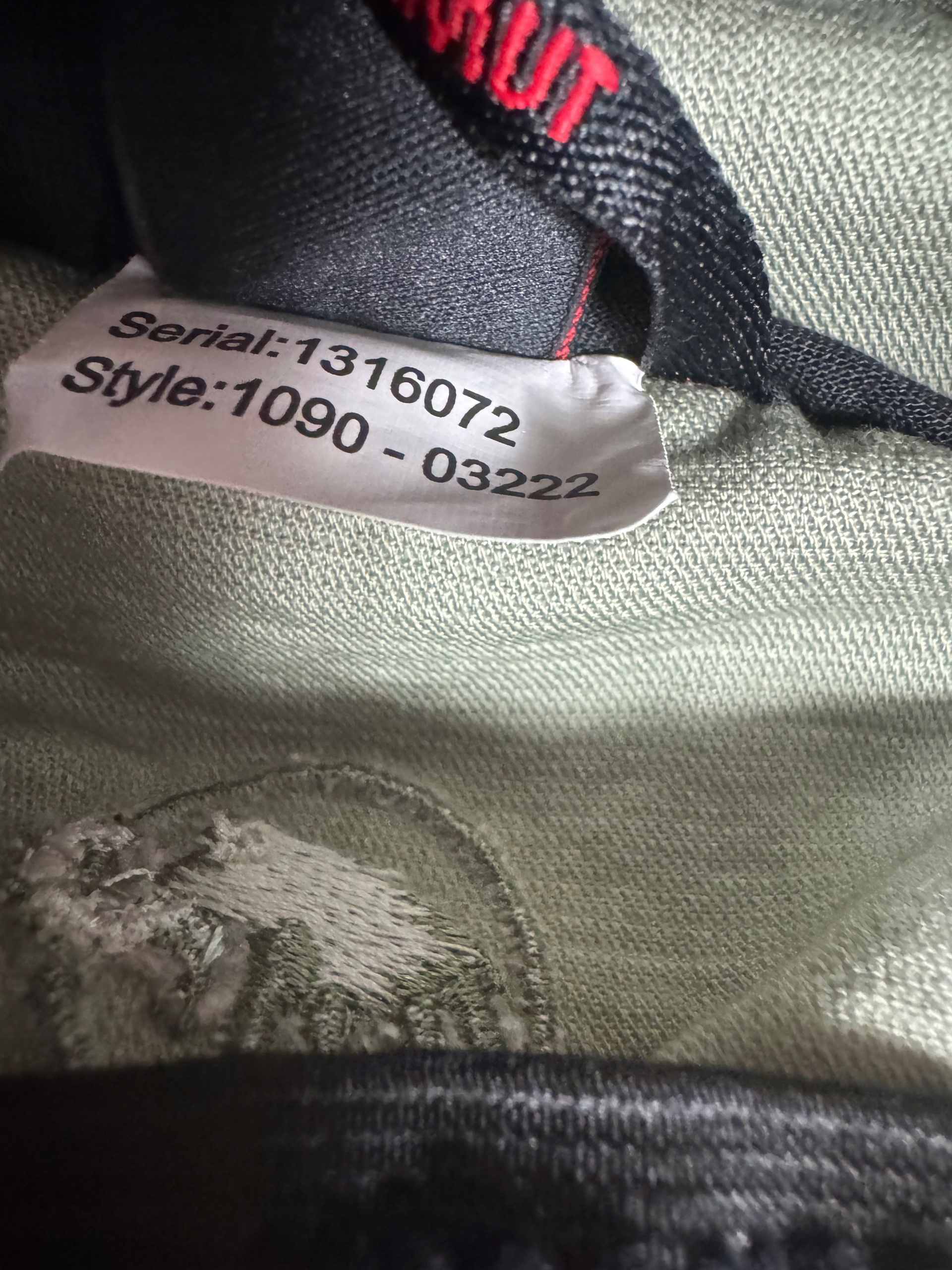 MAMMUT CZAPKA Z DASZKIEM ROZMIAR M/L Cechy z daszkiem