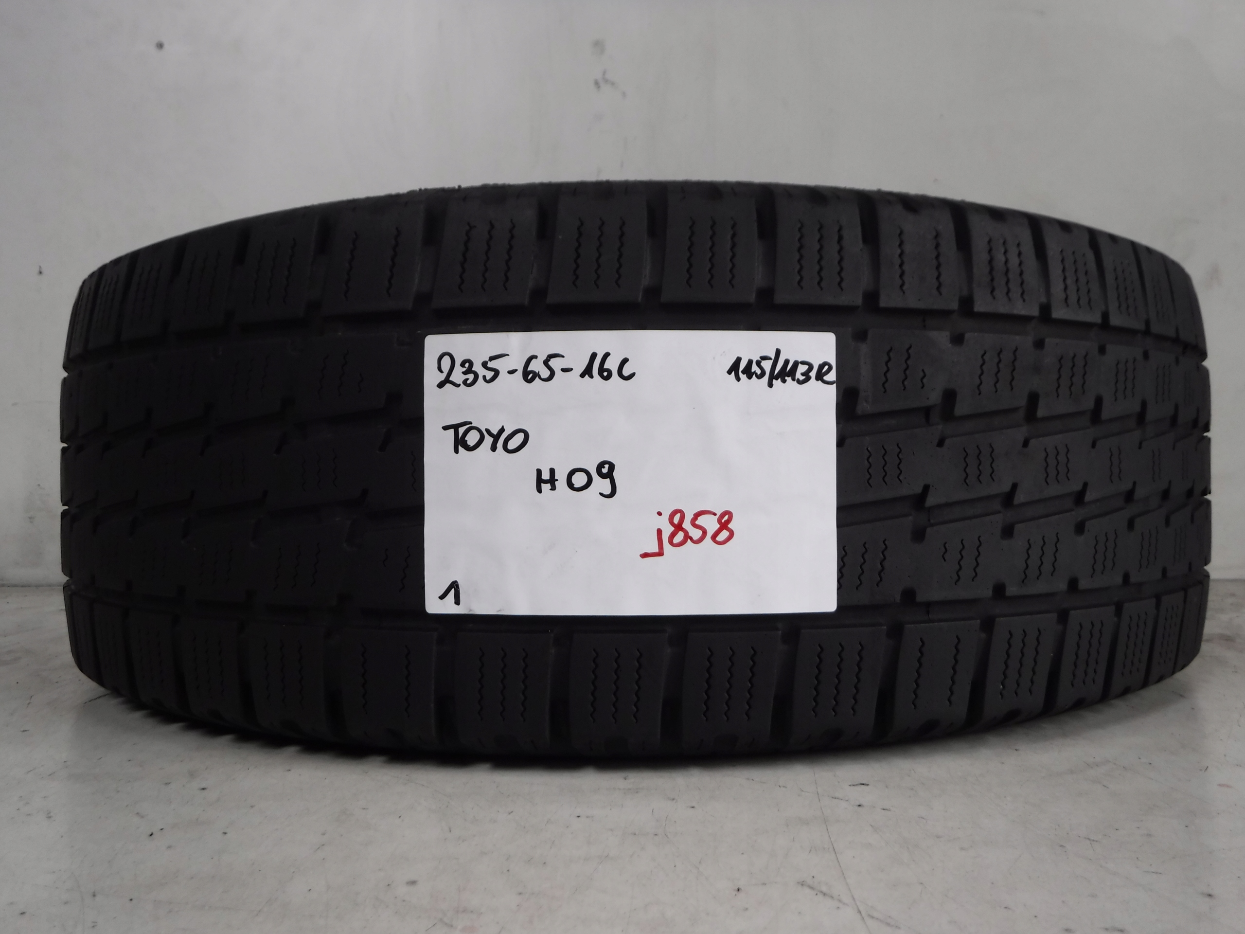 Зимова шина TOYO H09 235/65/16C 115/113R