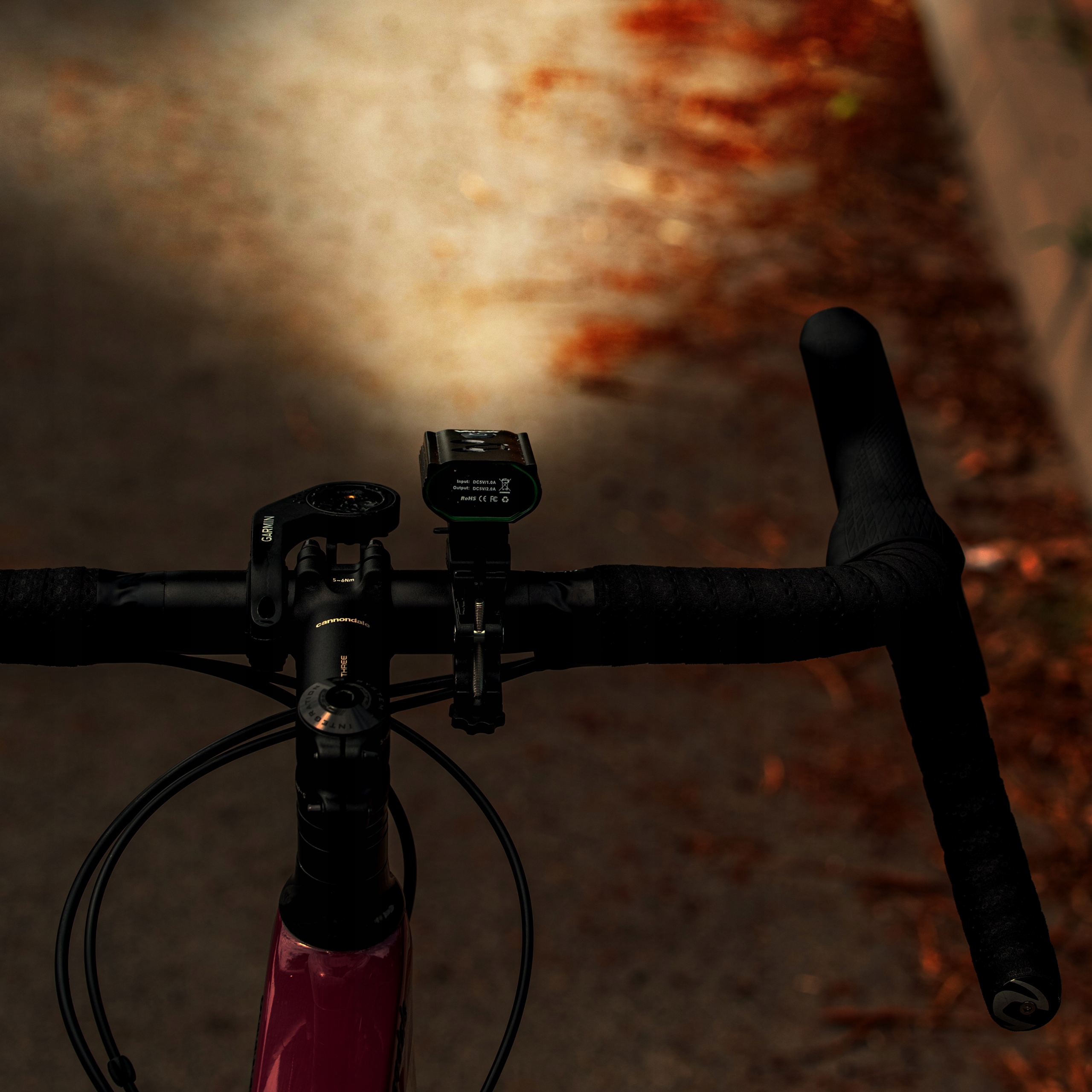 OŚWIETLENIE ROWEROWE LAMPKA PRZEDNIA LAMPA DO ROWERU LED USB-C 980lm VAYOX Marka Vayox