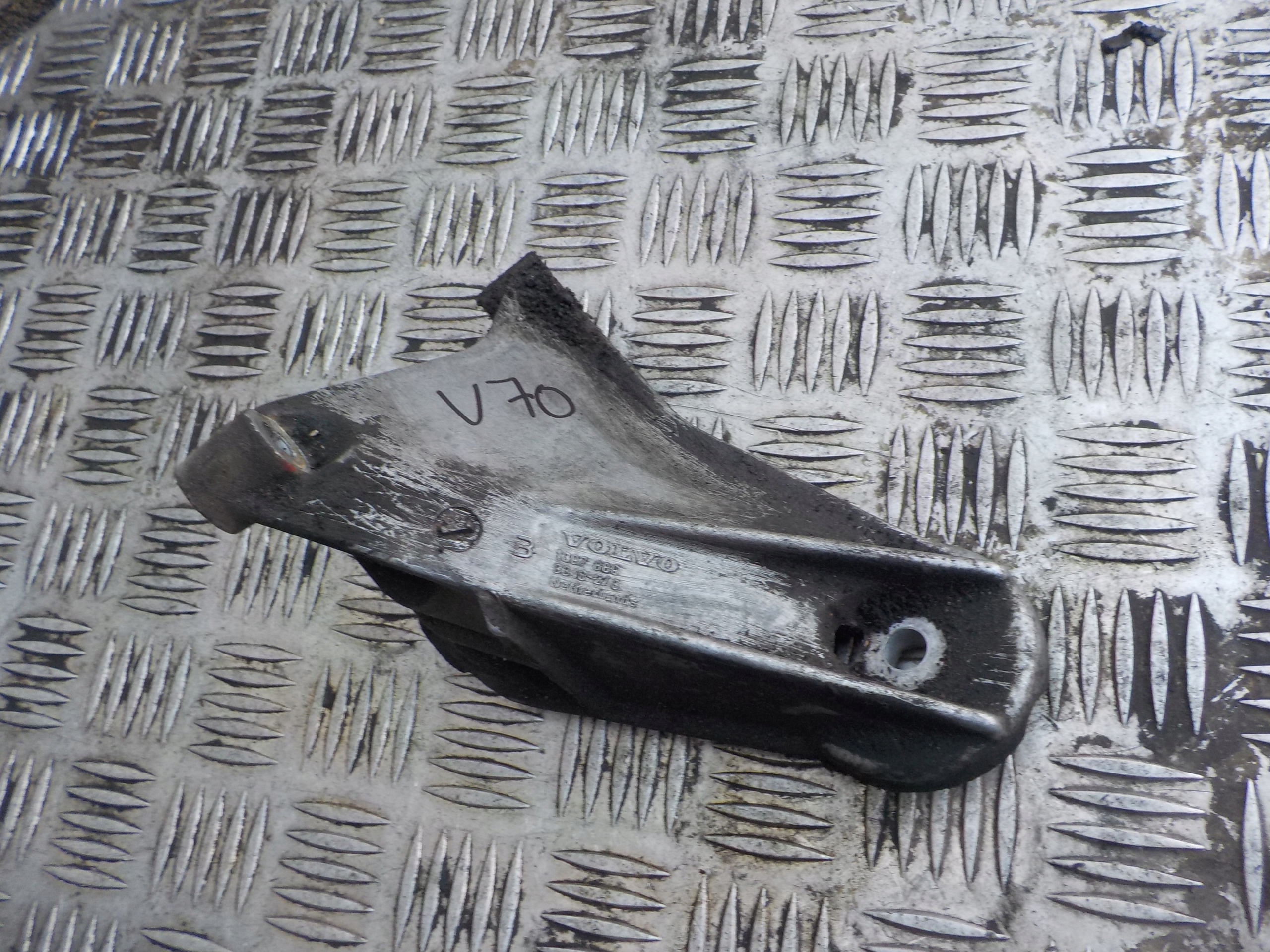 VOLVO V70 S70 Getriebehalter getriebe 2.4 Halter 1397889