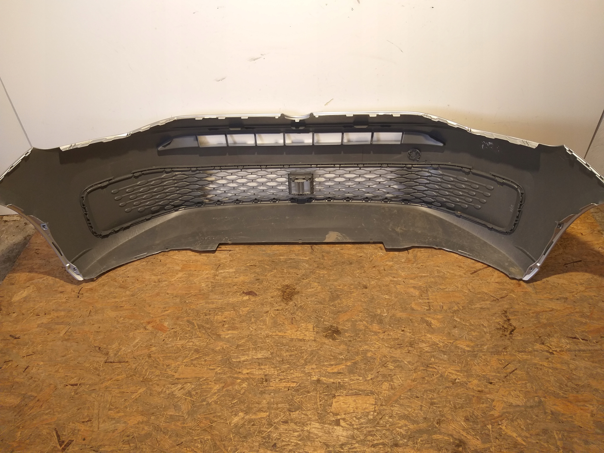 bumper front VW Volkswagen Caddy V 2K7 2K7807221A