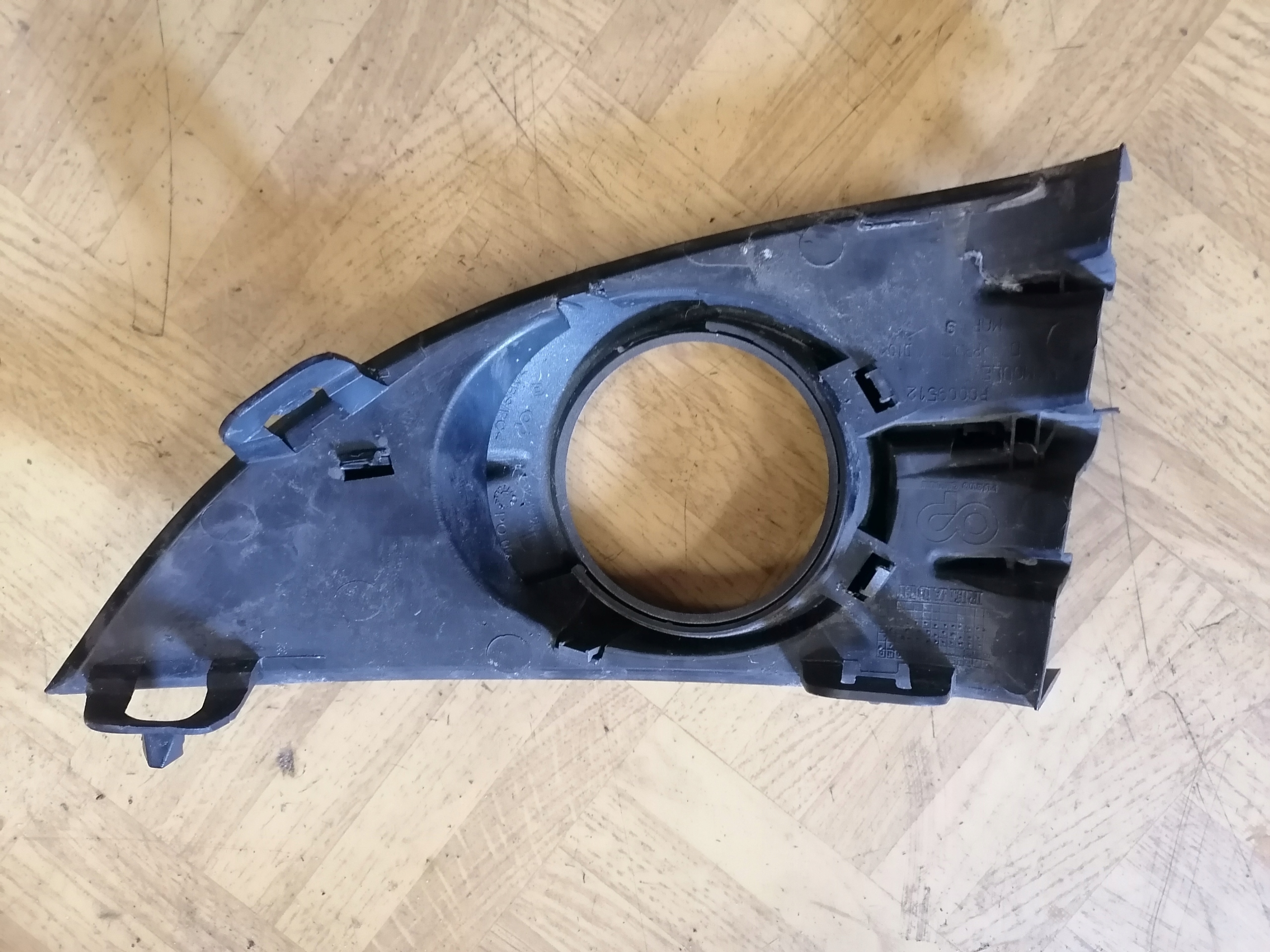 SCENIC II LIFT KRATA HALOG bumper front P0009512