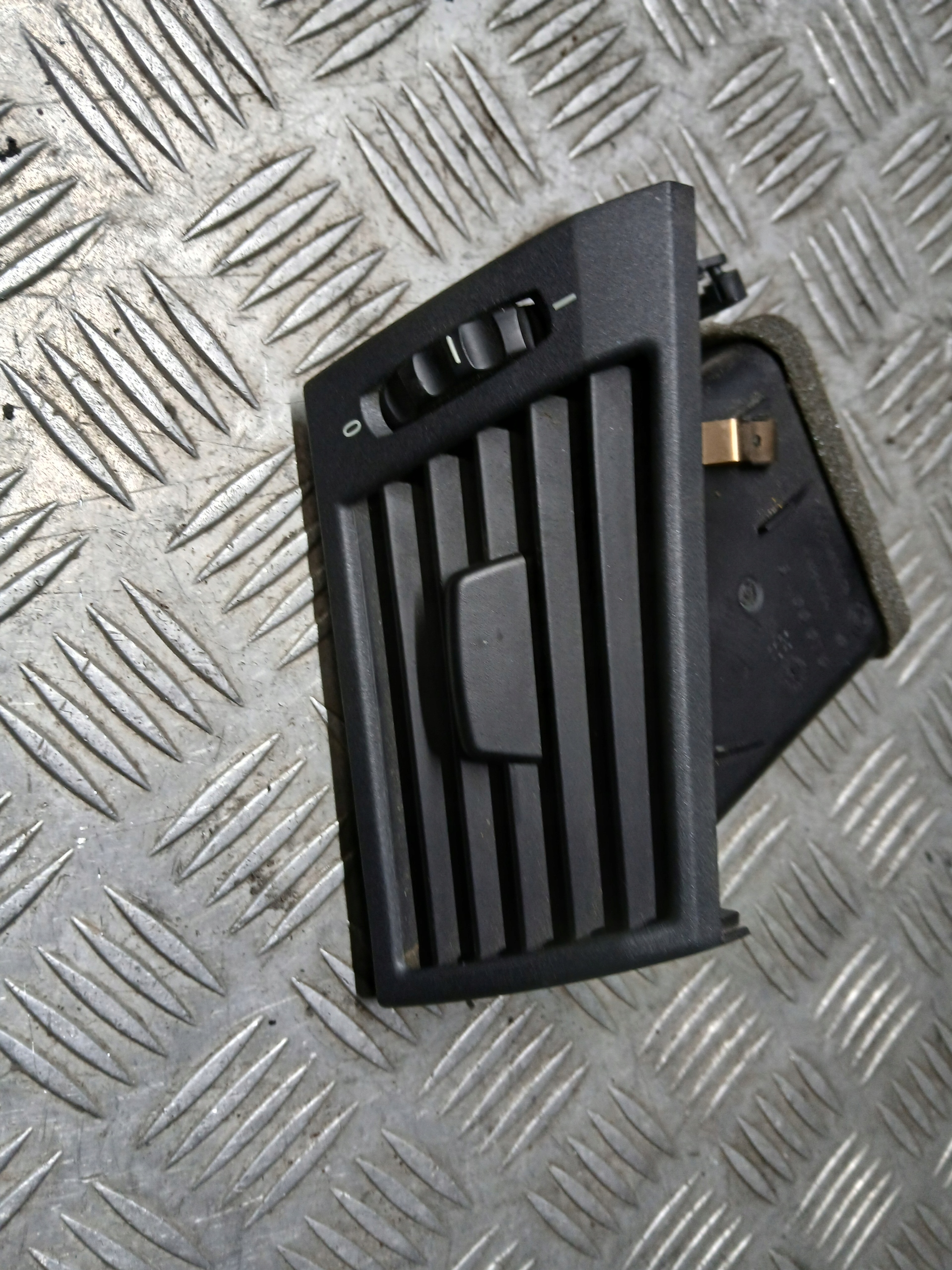 BMW x3 e83 grid NWEIEWU front left or right