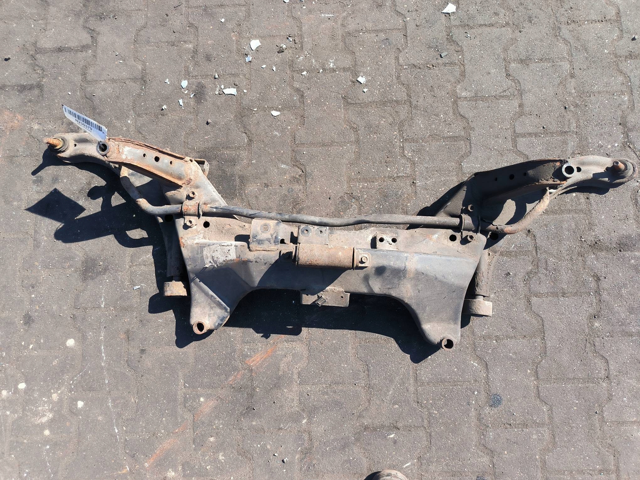 axle beam front 1.8 NISSAN ALMERA N16