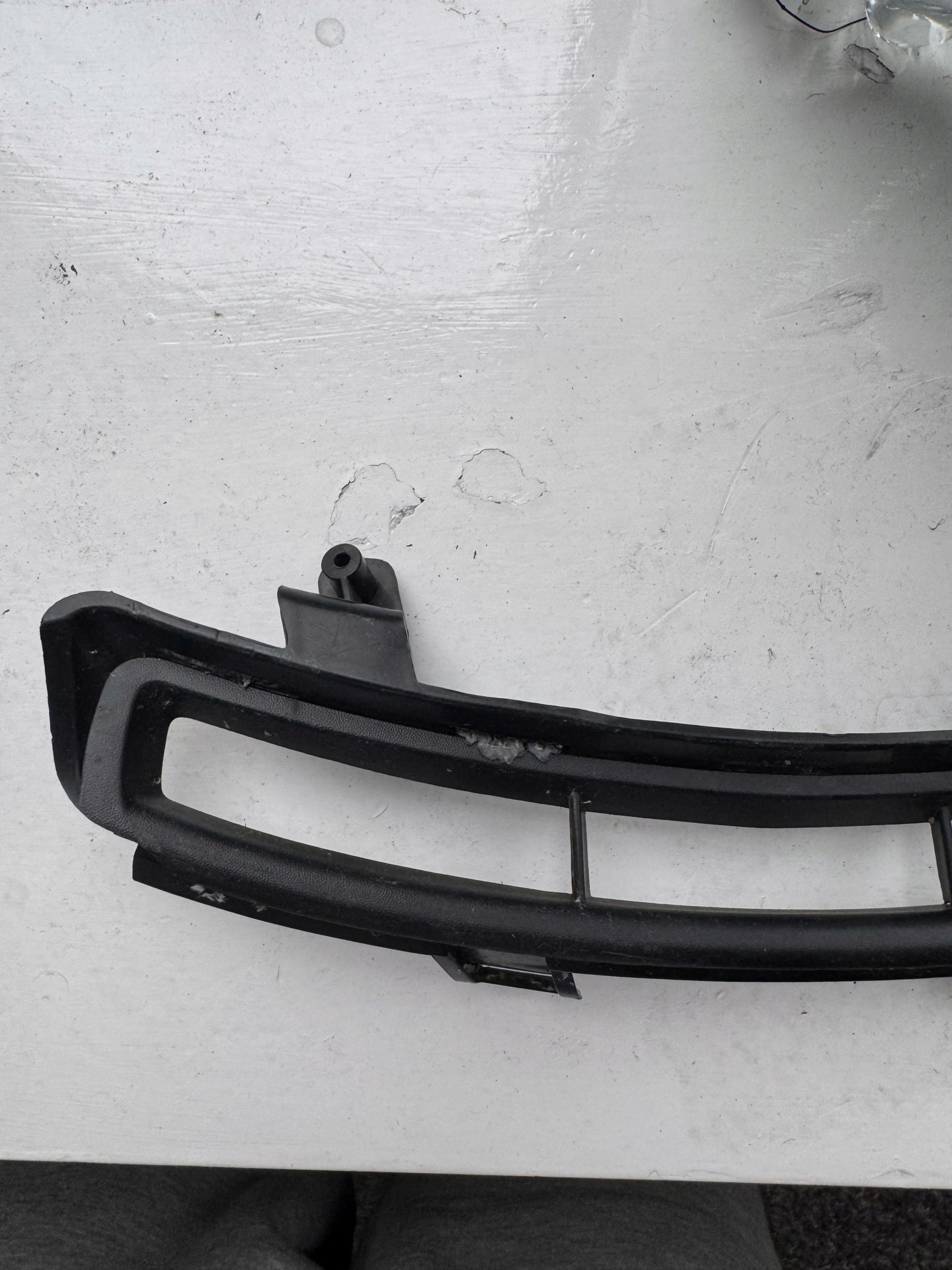 CITROEN DS3 10-16r. -> grille holder LED right 9672237977