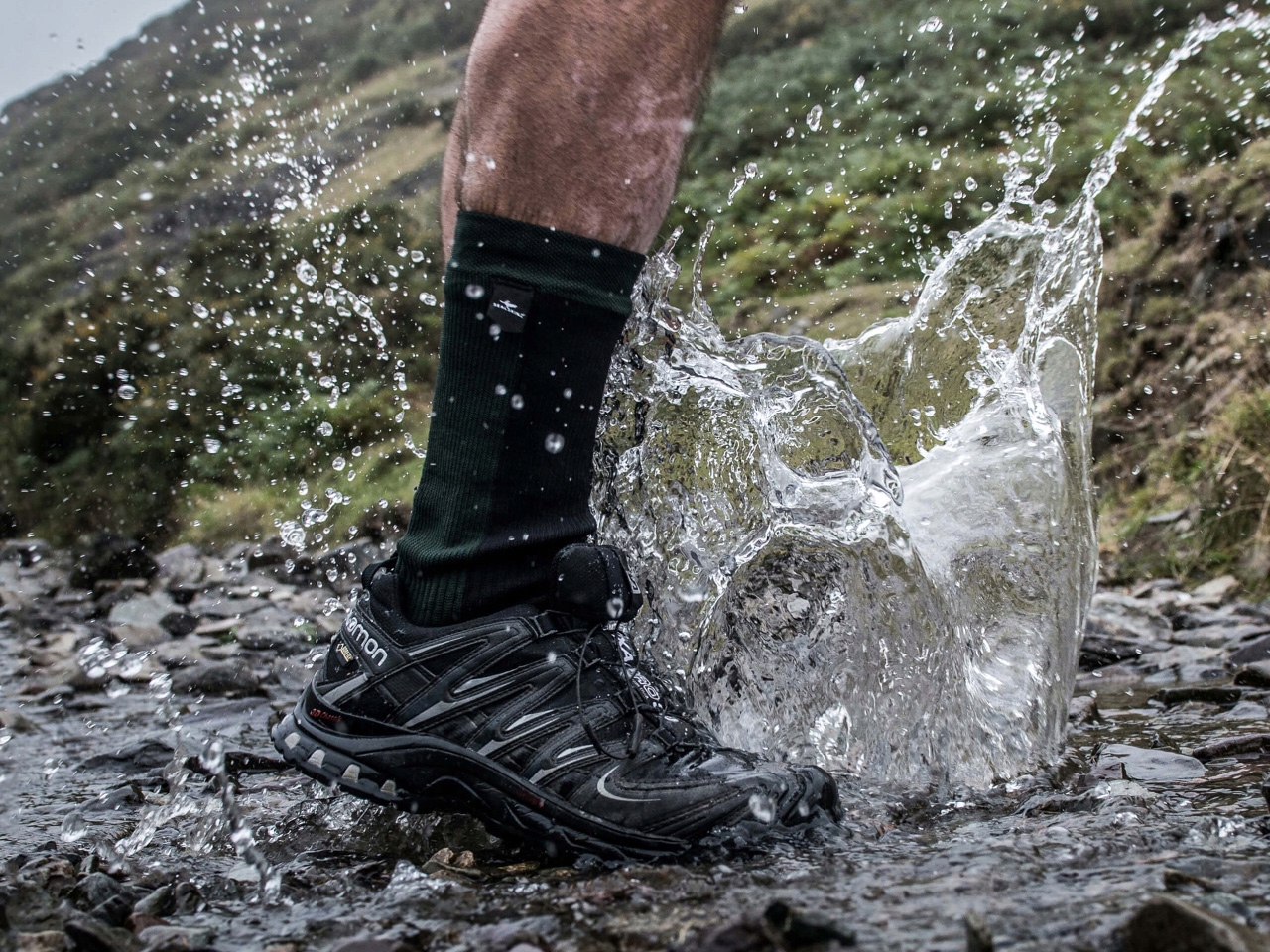 IMPREGNAT DO BUTÓW SPRAY BAMA ALL PROTECTOR WSZYSTKIE MATERIAŁY 200 ml Dedykowany materiał do wszystkich materiałów