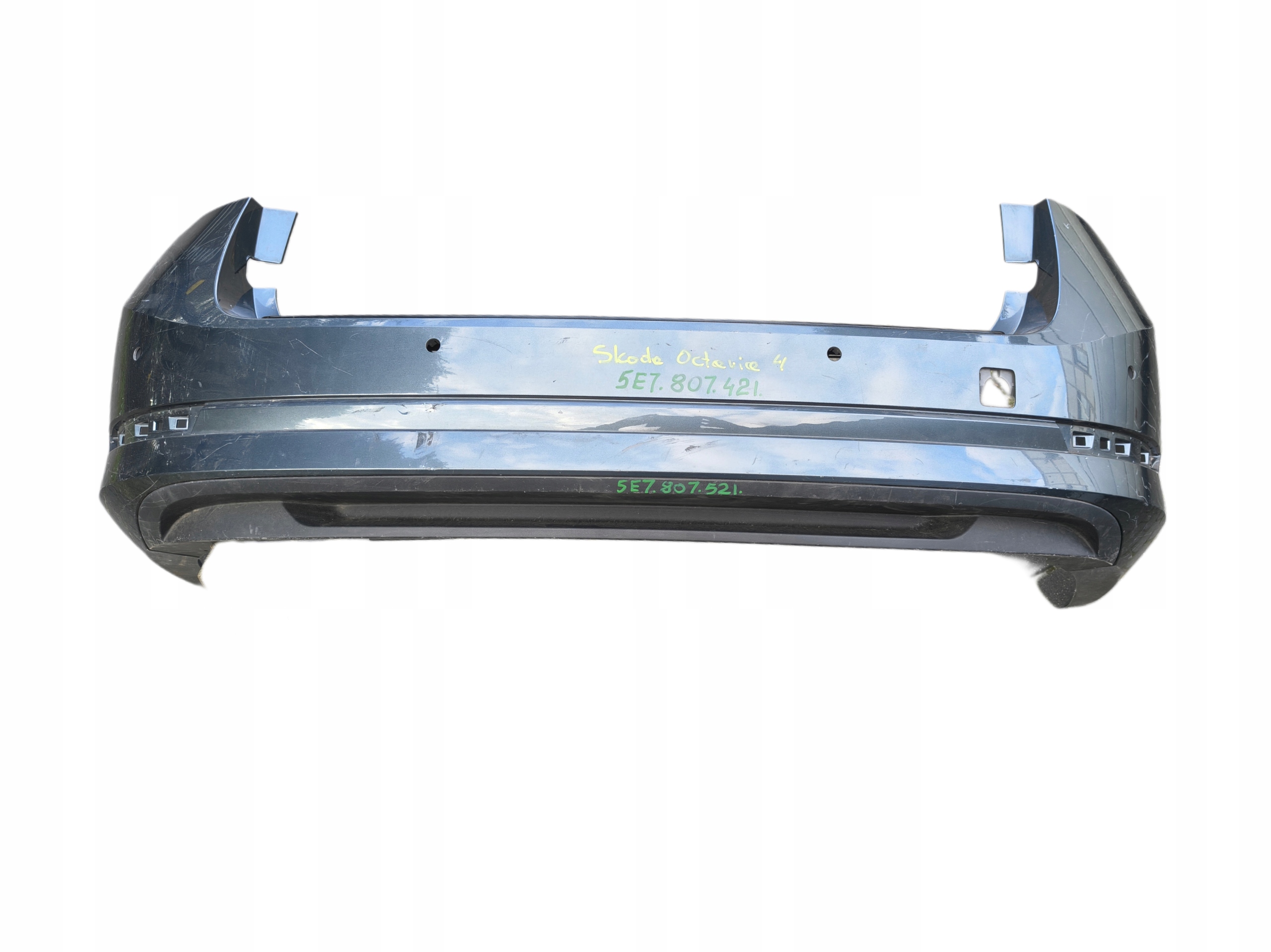 SKODA OCTAVIA IV COMBI LIFT zderzak tylny 5E7807421 z dyfuzorem 5E7807521