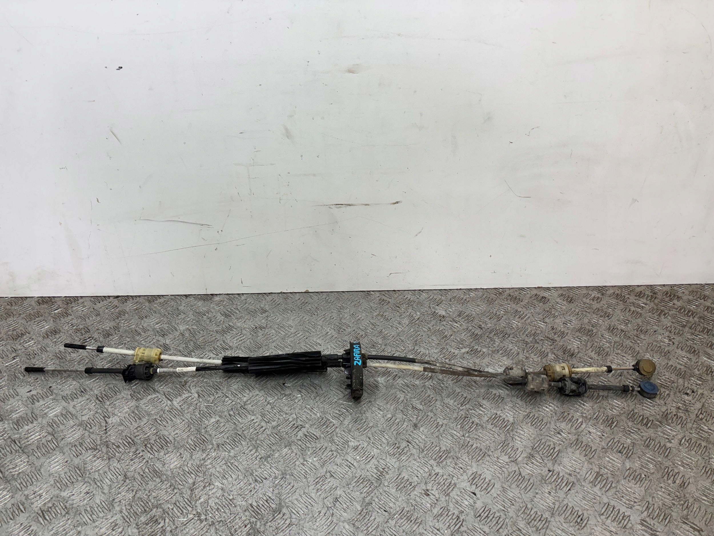 Câble Mécanisme levier vitesse Engrenage OPEL ZAFIRA C 55580650