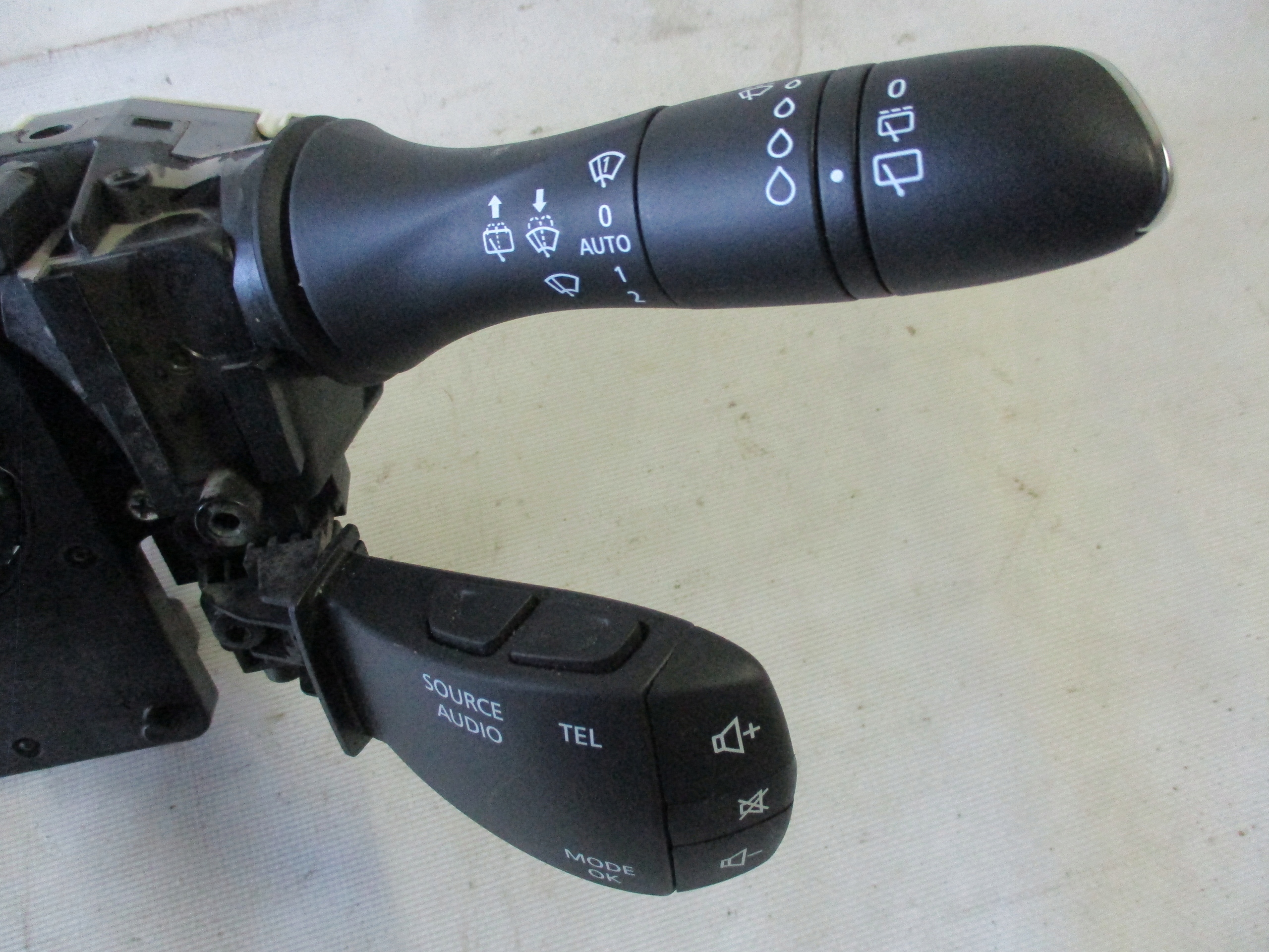 Commandes Commodo phares Megane 4 Espace V5 Koleos 25567