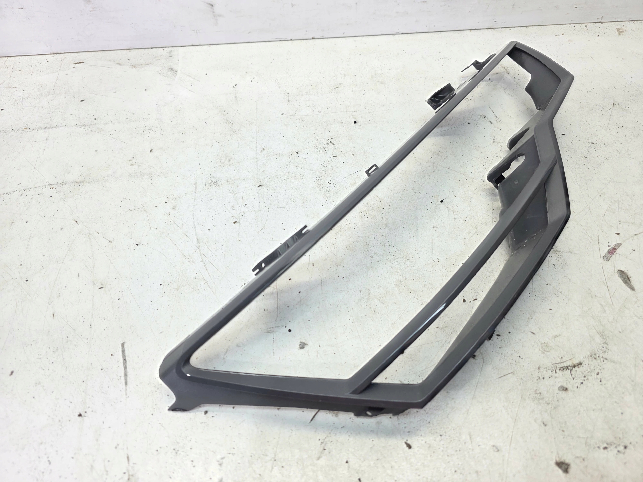 frame inner KLOSZA right front AUDI A6 C8 HELLA 217295-02R