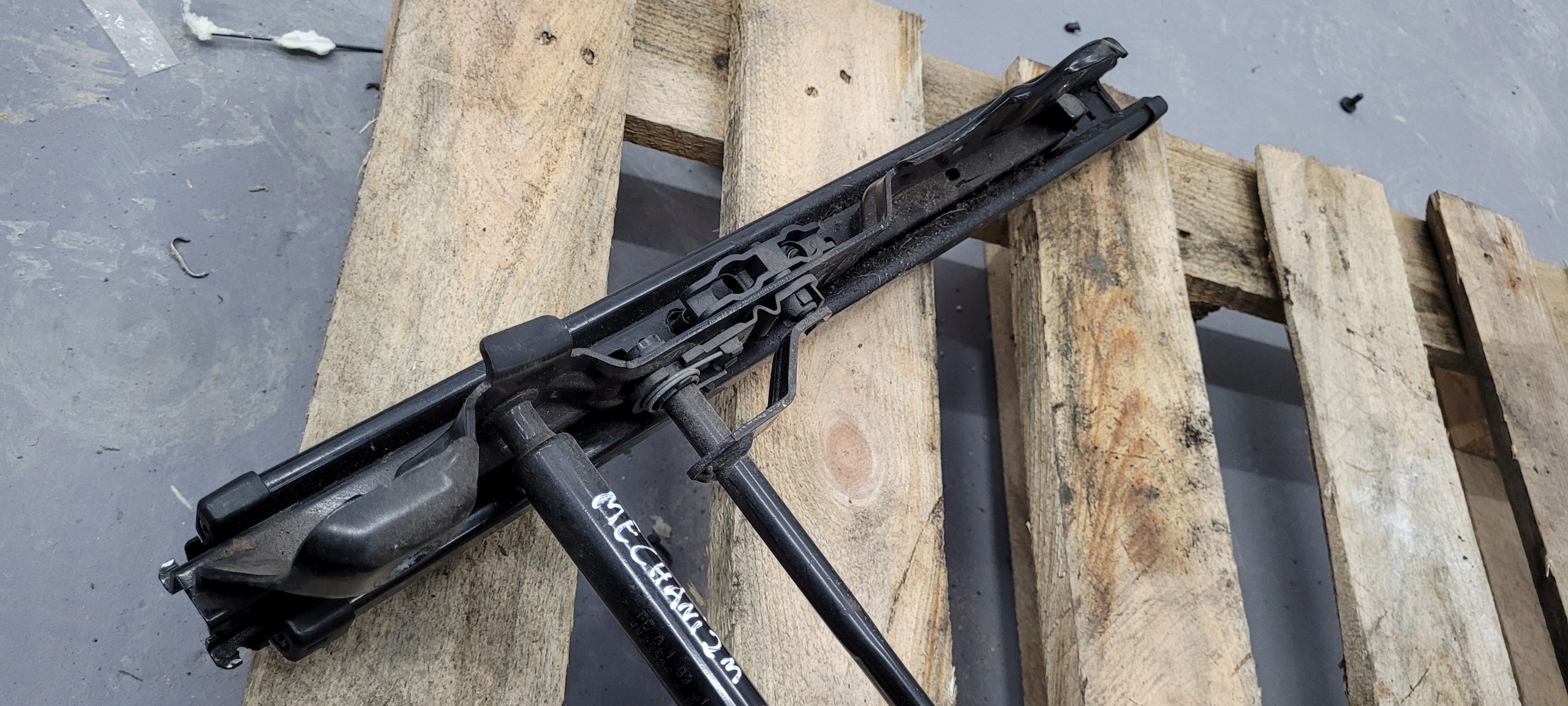 Q5 8R MÉCANISME PRZESUWANIA SUPPORT SIÈGE DROITE AVANT