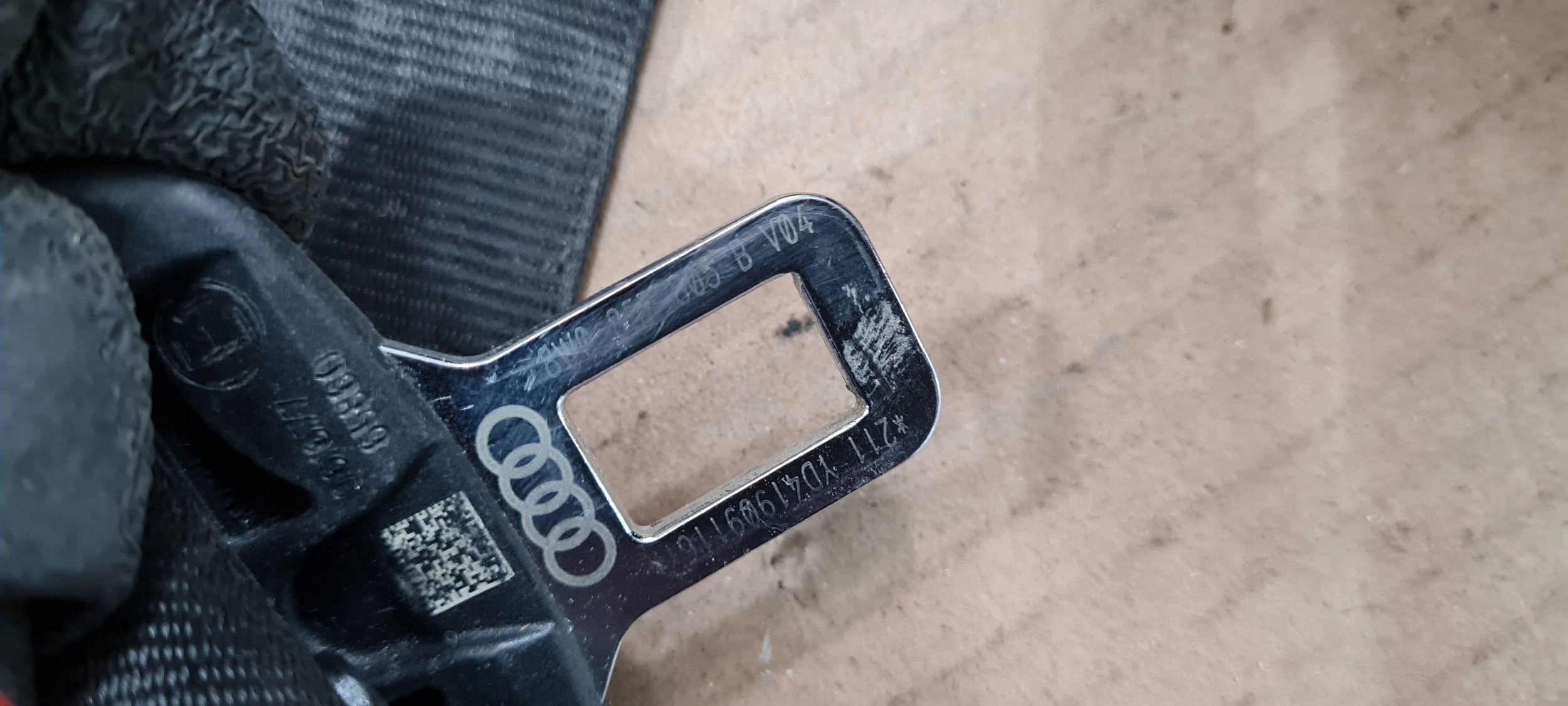 A4 B9 8W Gurten Sicherheits links heck Spanner 8W0857805B