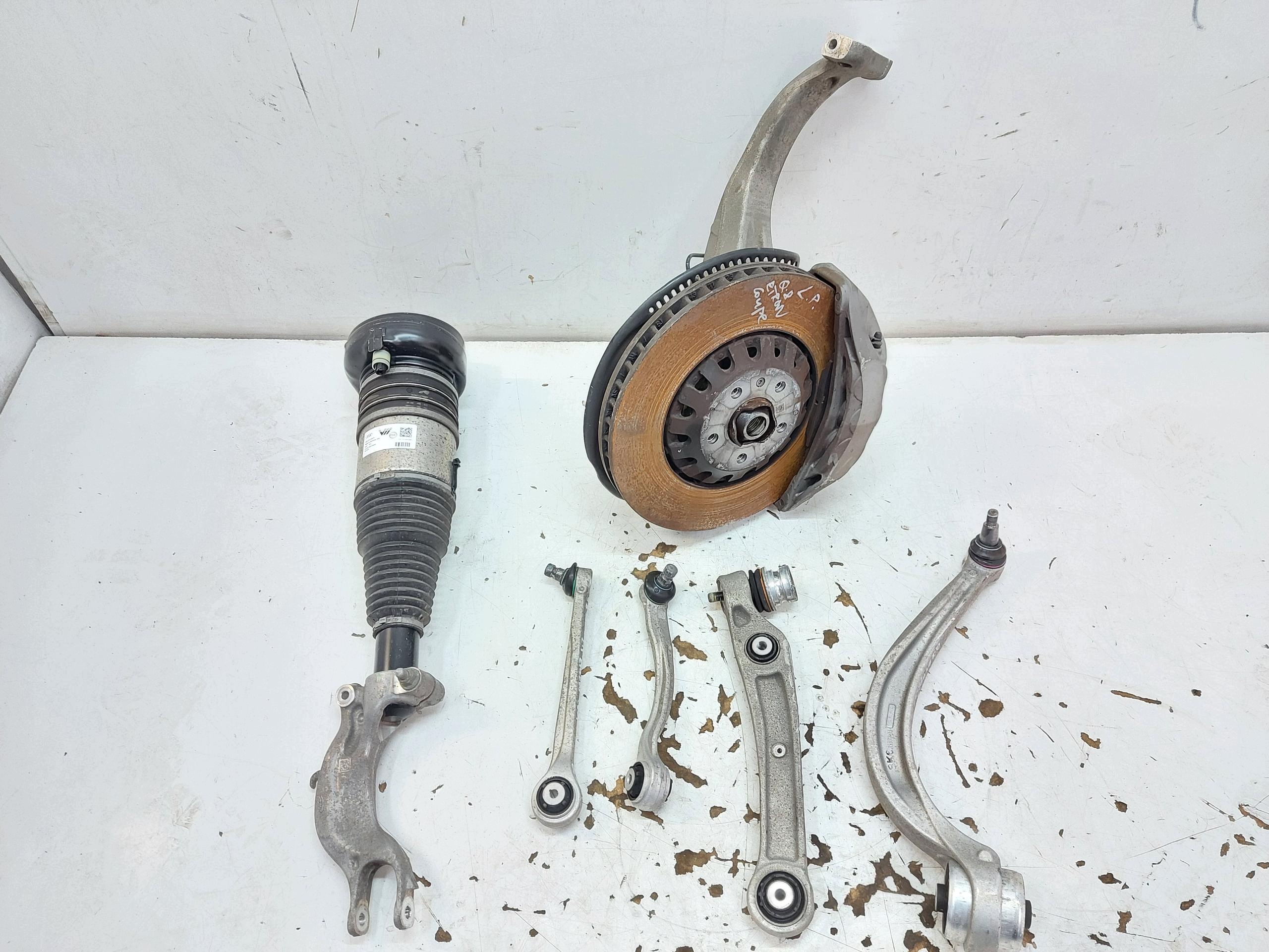 Audi Q8 E-TRON sususpension left front left side shock absorber swing