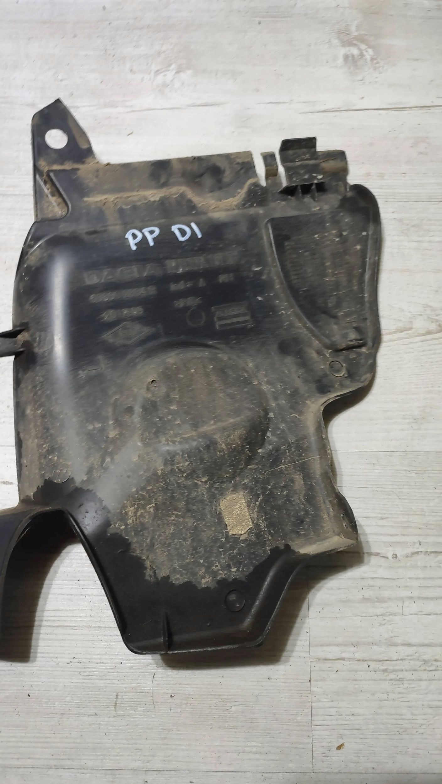 Dacia Duster and 16r 1.6b front side right cover mudguard