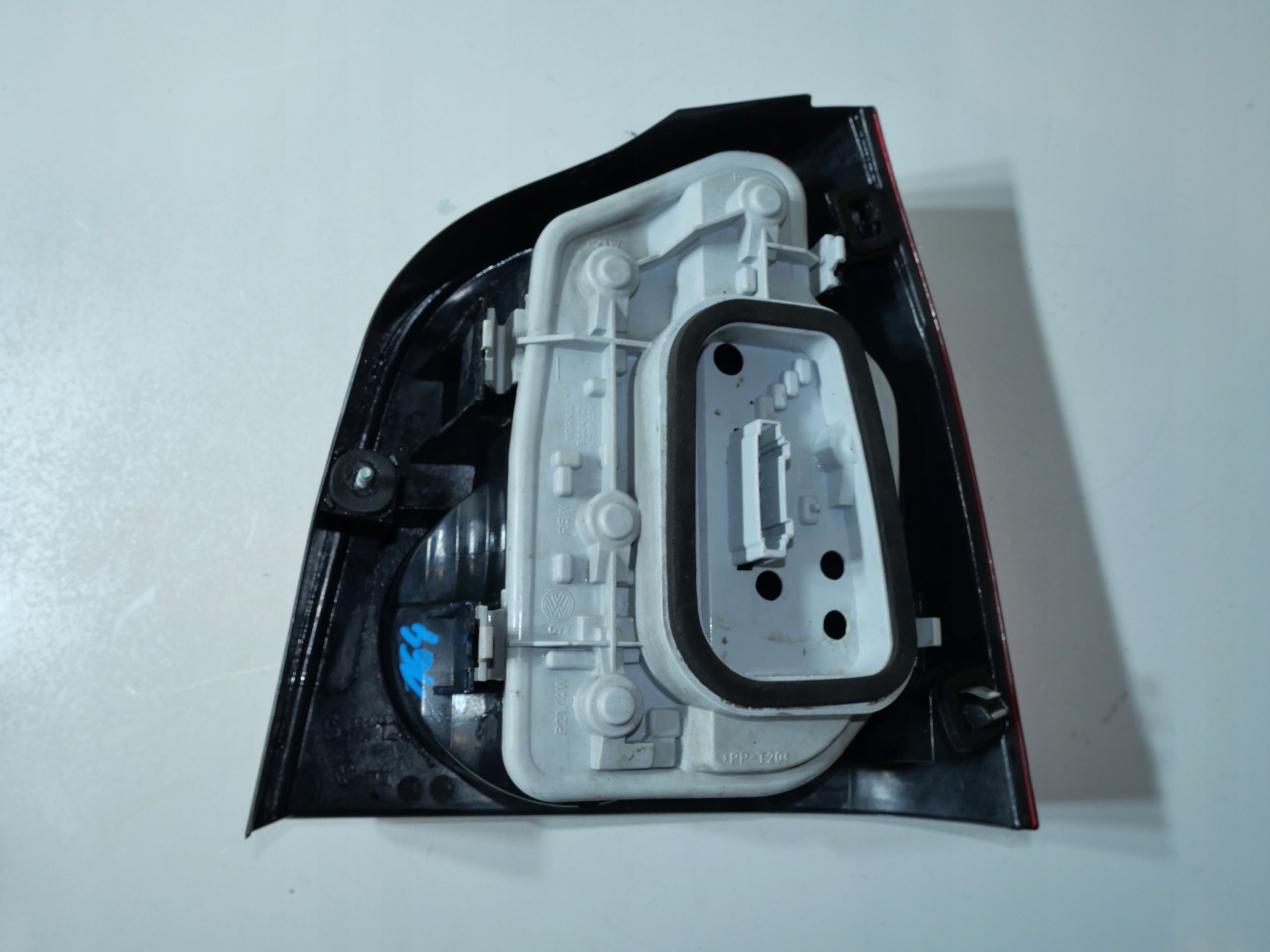light rear VW POLO IV 6Q6945095B left