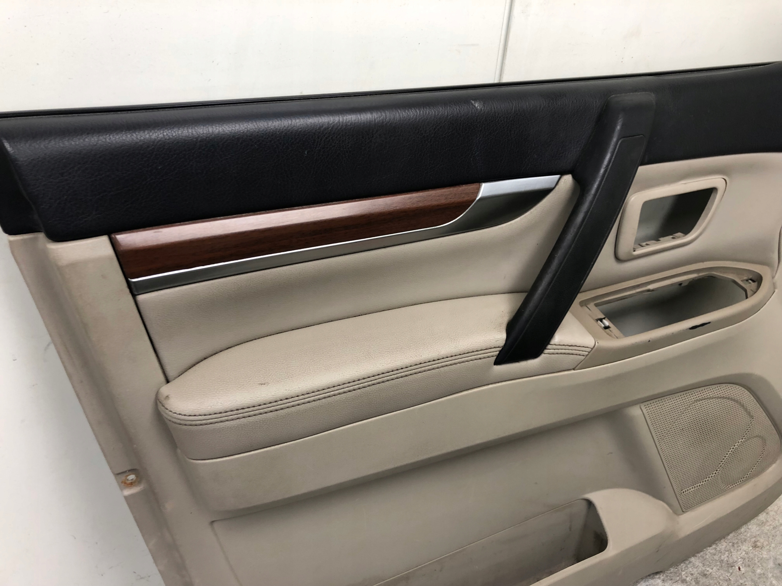 side door left front MITSUBISHI PAJERO IV 7221A407