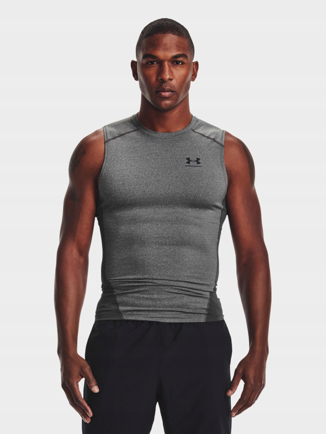 KOSZULKA MĘSKA UNDER ARMOUR BEZRĘKAWNIK SPORTOWY TERMOAKTYWNY 1361522-090 Rozmiar M