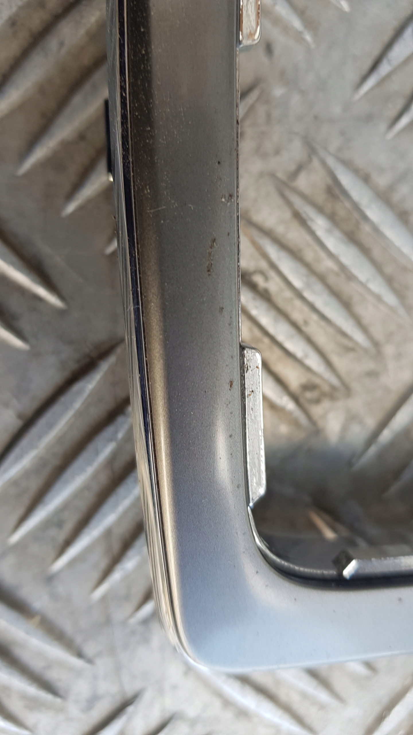 MERCEDES W204 obal kulisy AUTOMAT RÁM a2042673388