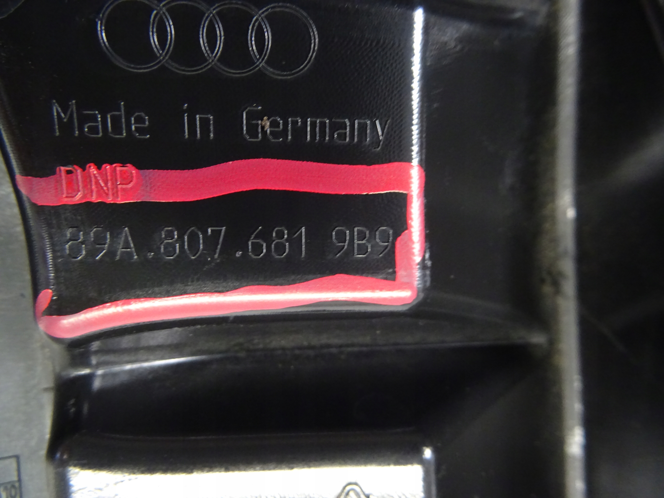mřížka nárazníku přední předek levá AUDI Q4 E-TRON 89A807681