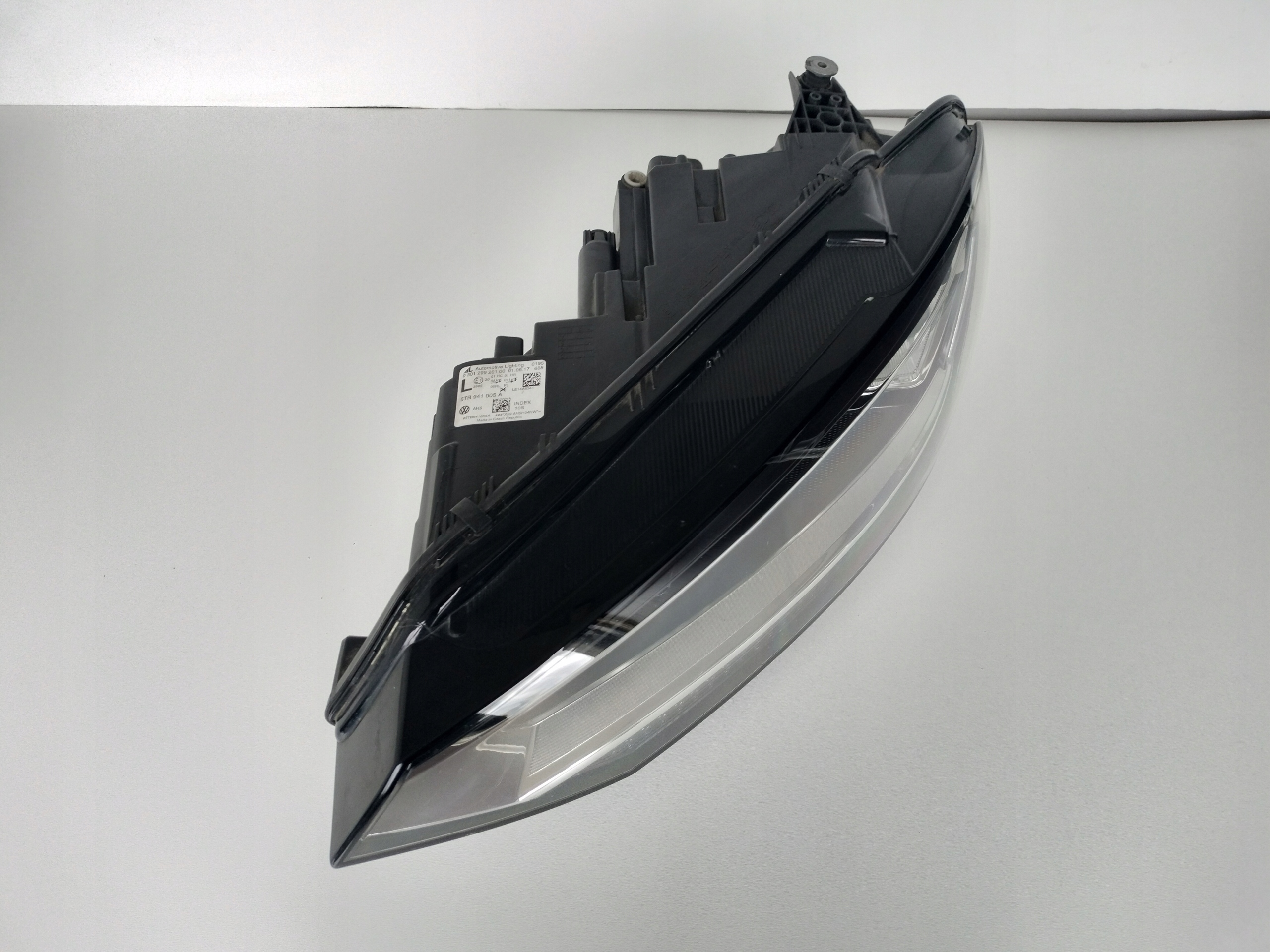light left REFLEKTOR VW TOURAN 5TA 16