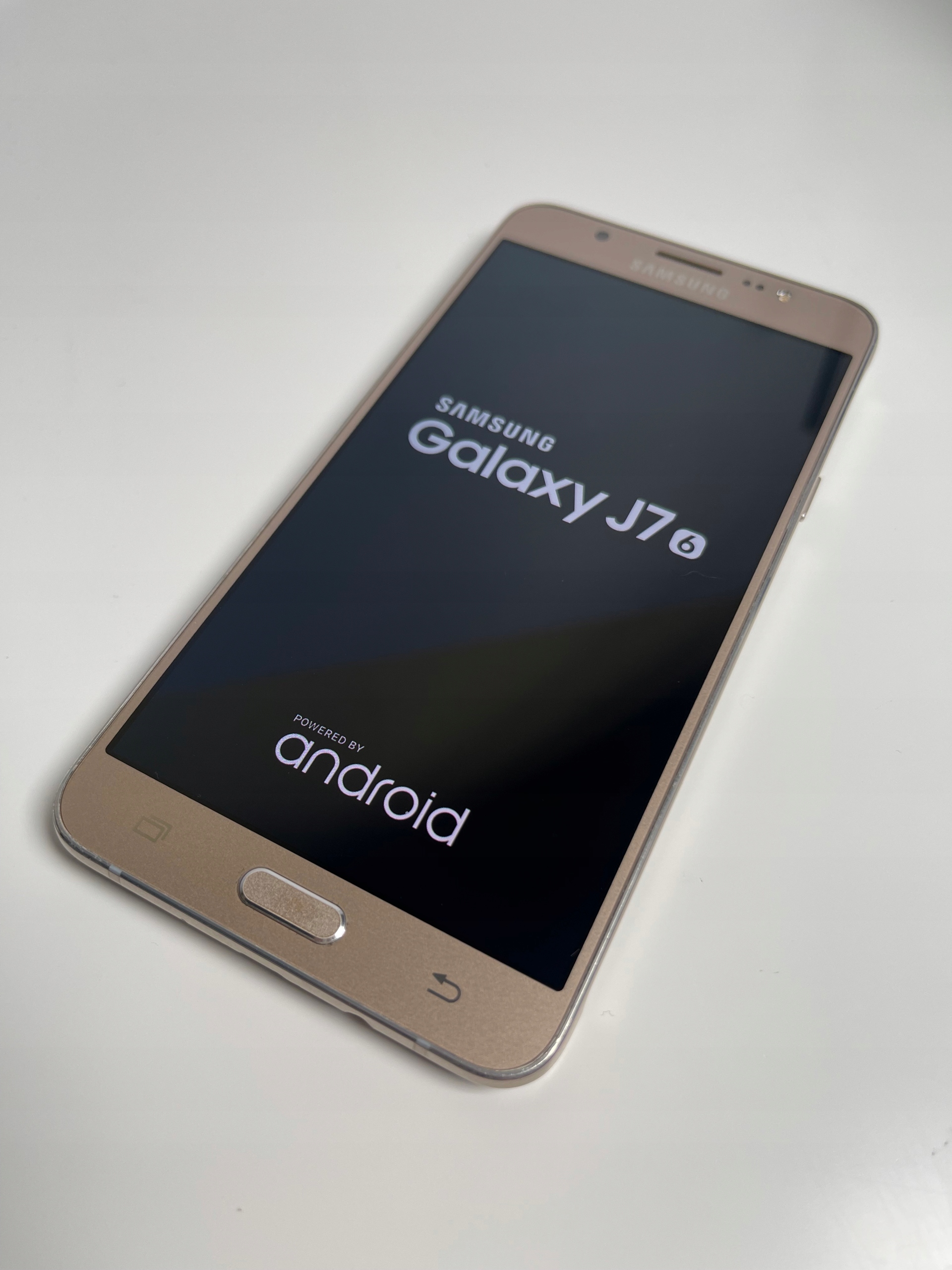 Smartfon Samsung Galaxy J7 2 GB / 16 GB 4G (LTE)