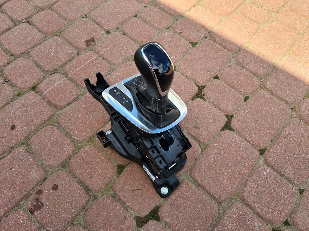 Ручка рычага переключения передач Opel Astra K V 13381368