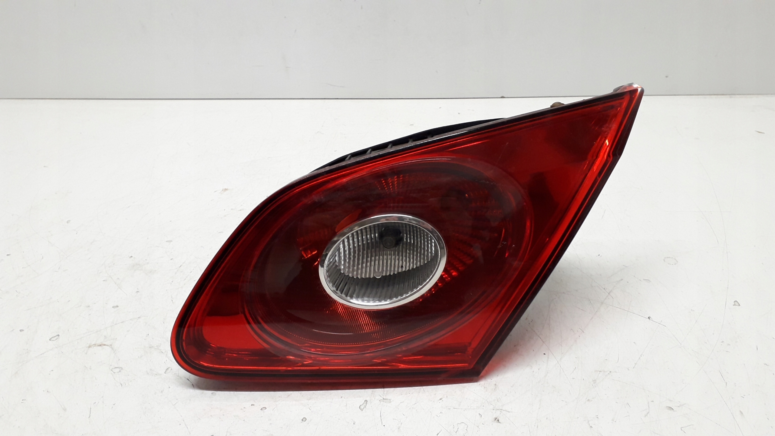 VW PASSAT CC 08-11 LAMPA PRAWA TYŁ W KLAPĘ