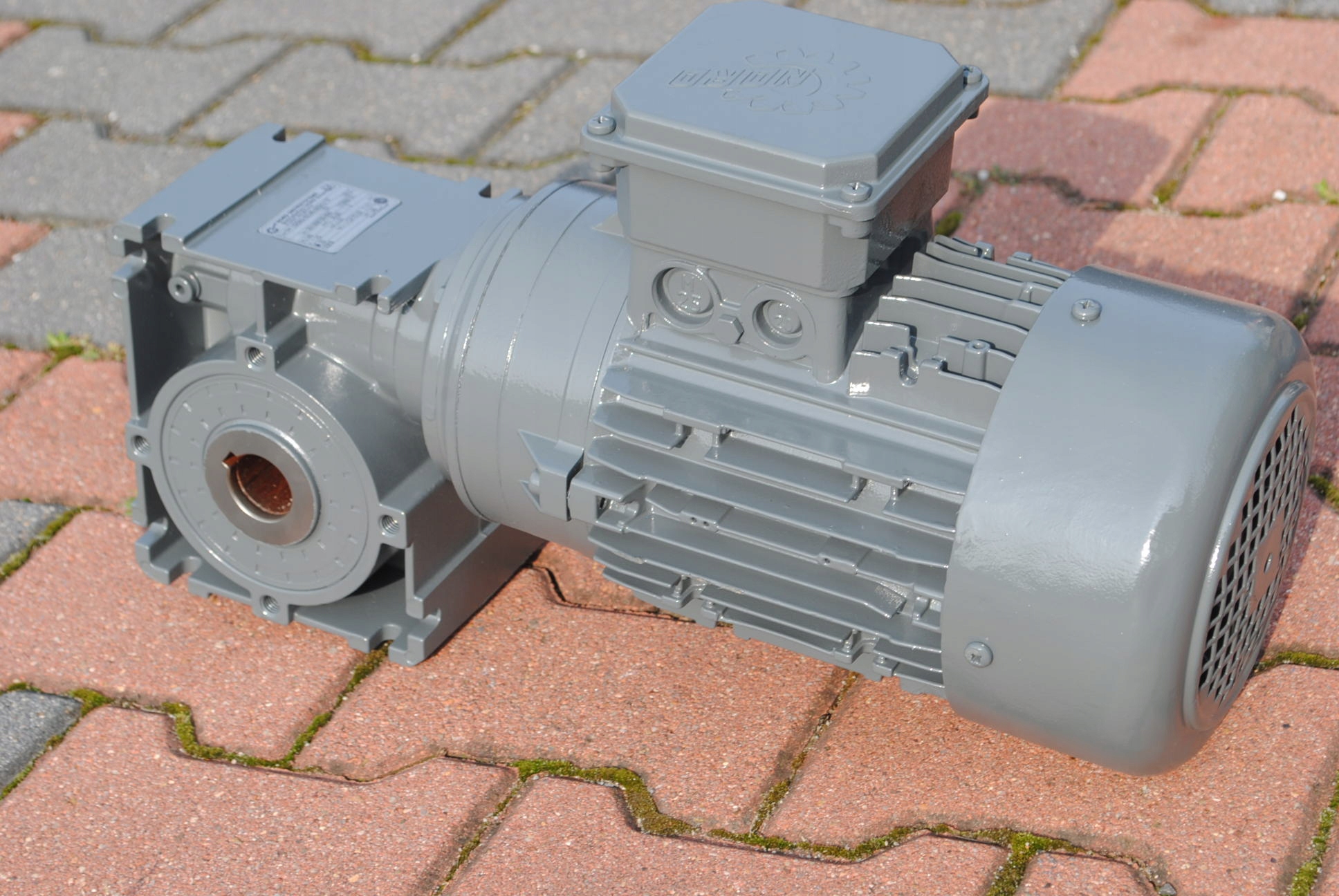 Motoreduktor kątowy 1.1kw. 57obr./min. NORD Kod producenta 201008782-60017009215