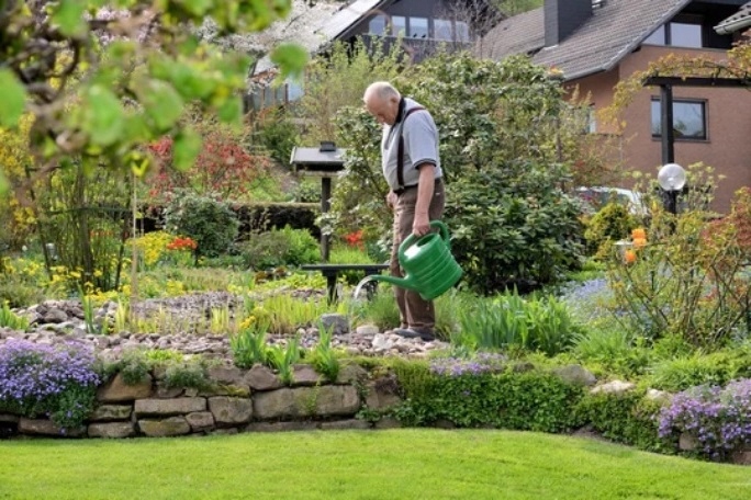 KONEWKA 10L DO PODLEWANIA ZRASZANIA Z SITKIEM PLASTIKOWA Marka inna