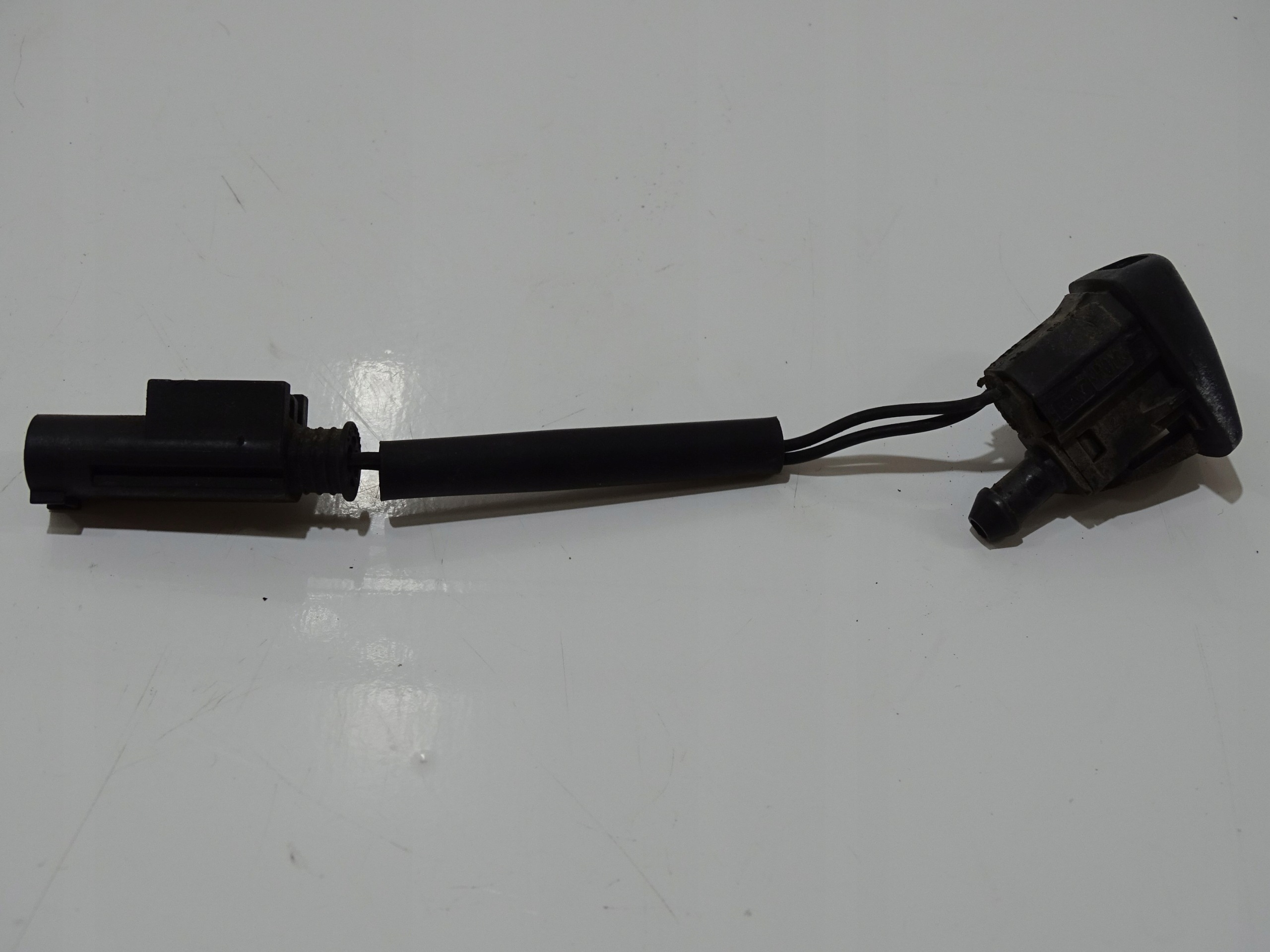 BMW E60 DYSZA LAVAFARO del cofano 7132969