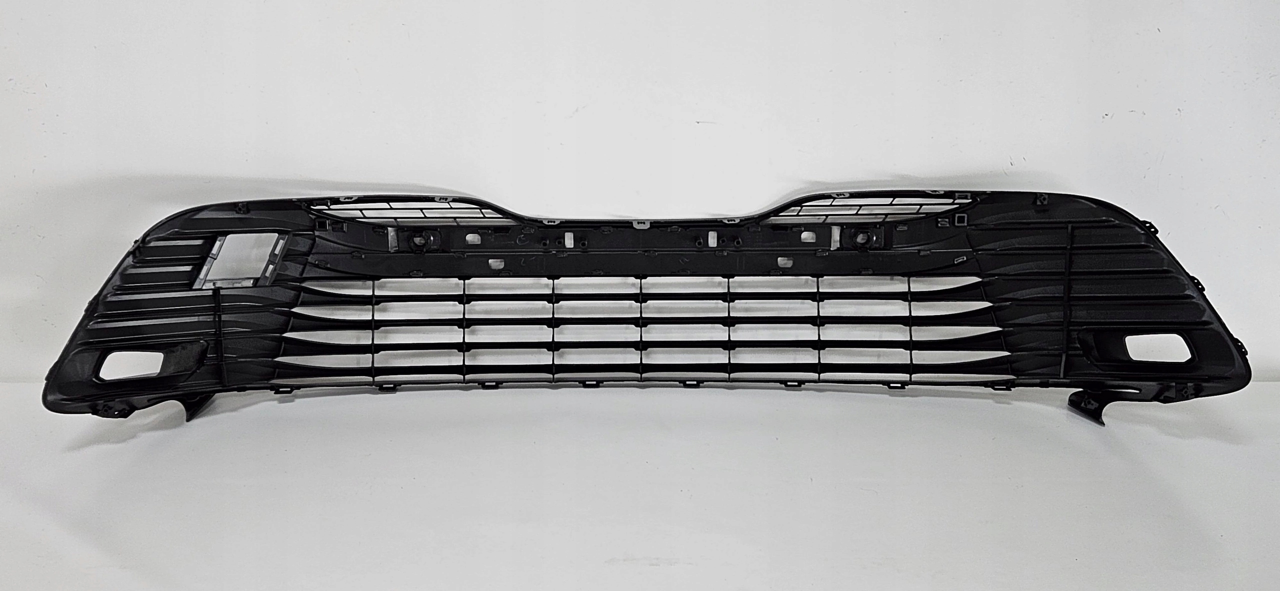 KRATKA ZDERZAKA ŚRODKOWA TOYOTA CAMRY 17-21 PDC Kolor czarny