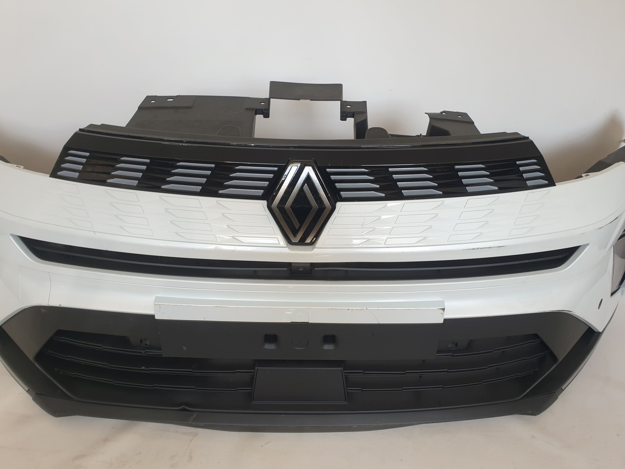 RENAULT SYMBIOZ 2024-> bumper front PDC LED RADAR cover KAMERA
