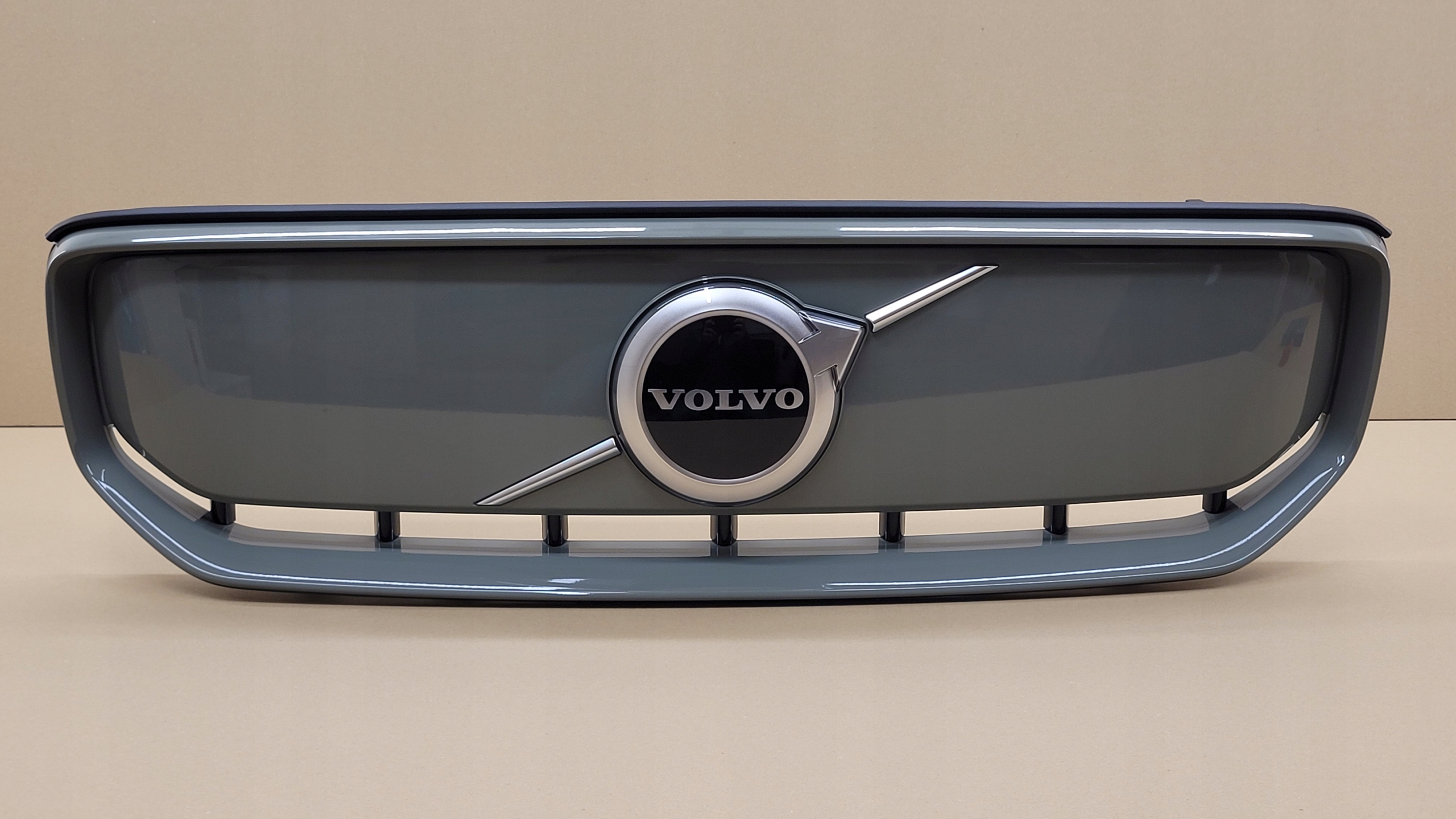 GRILL ATRAPA VOLVO XC40 EV400 RECHARGE 2020-2022 KOLOR 733