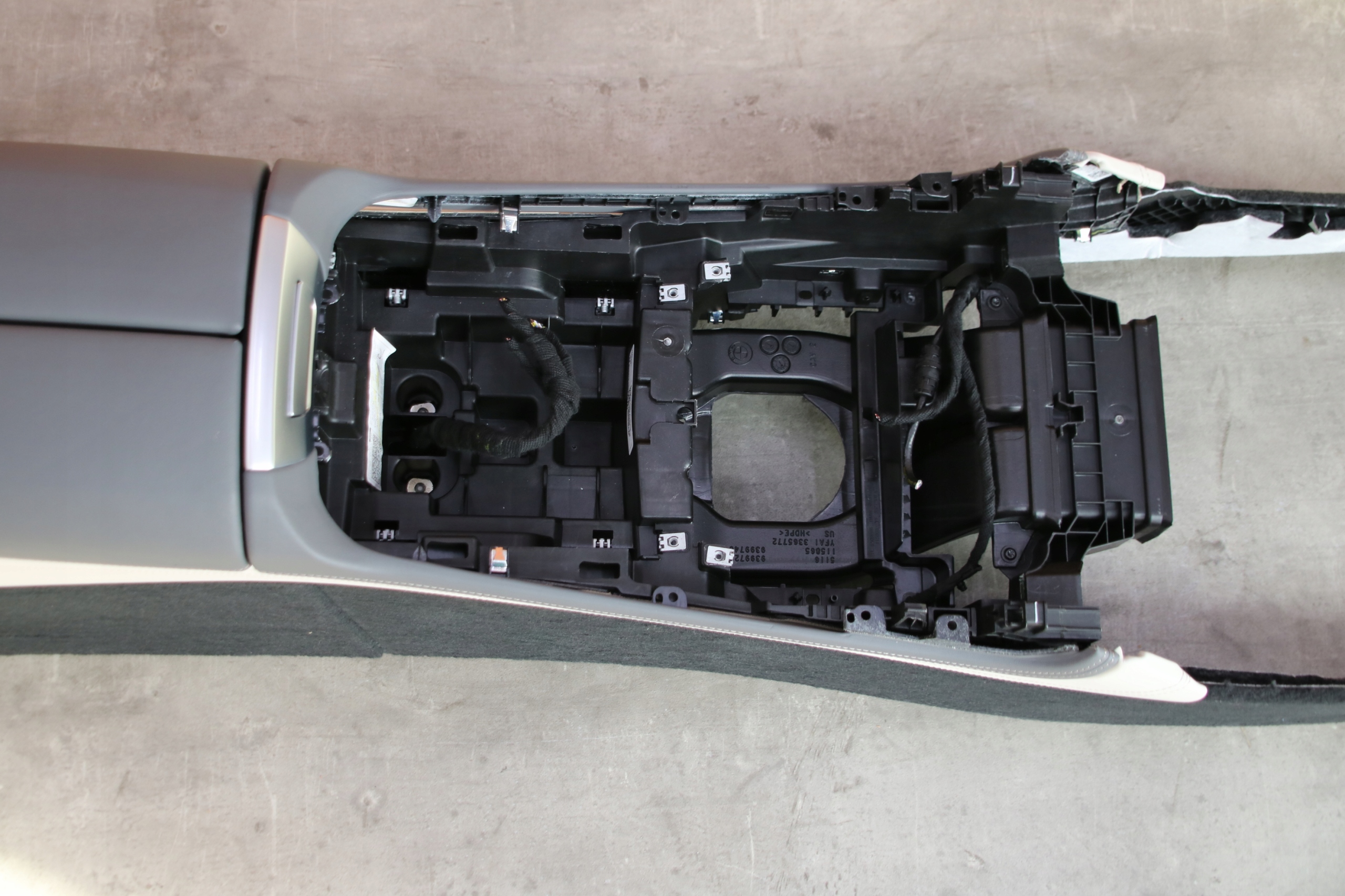 BMW X7 G07 TUNEL central console armrest ELFENBEINWEISS ATLAS GREY
